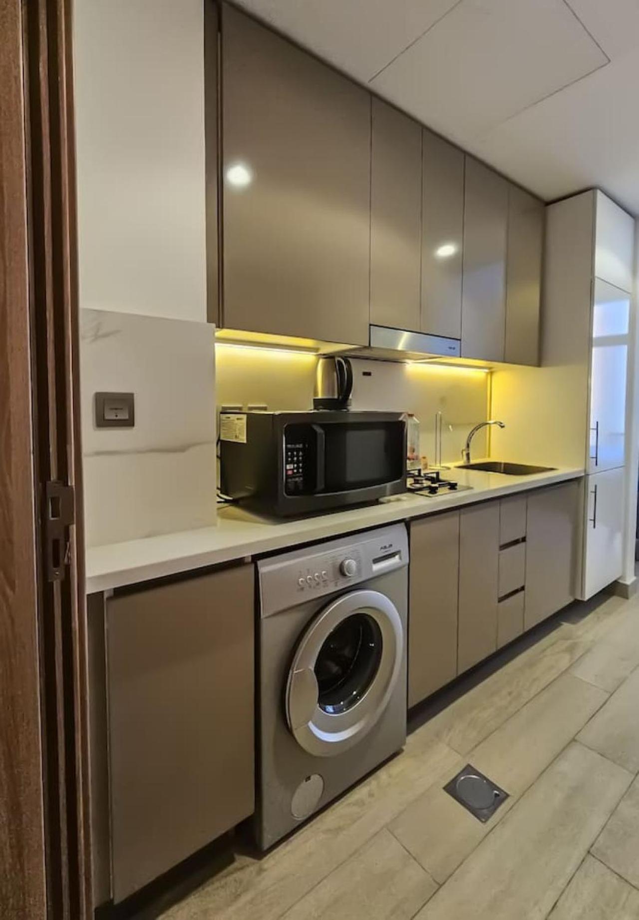 Egate - - 6th Floor With Pool View - - 17-626 Dubai