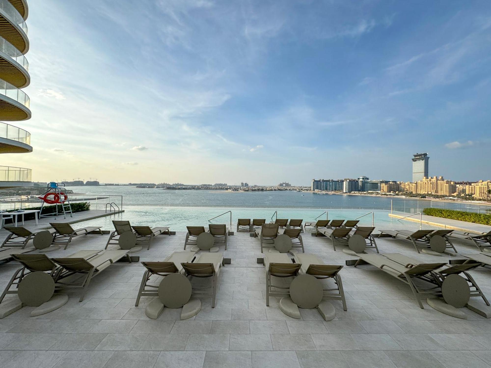 Coastal Elegance 1-bedroom In Grand Bleu Apartment