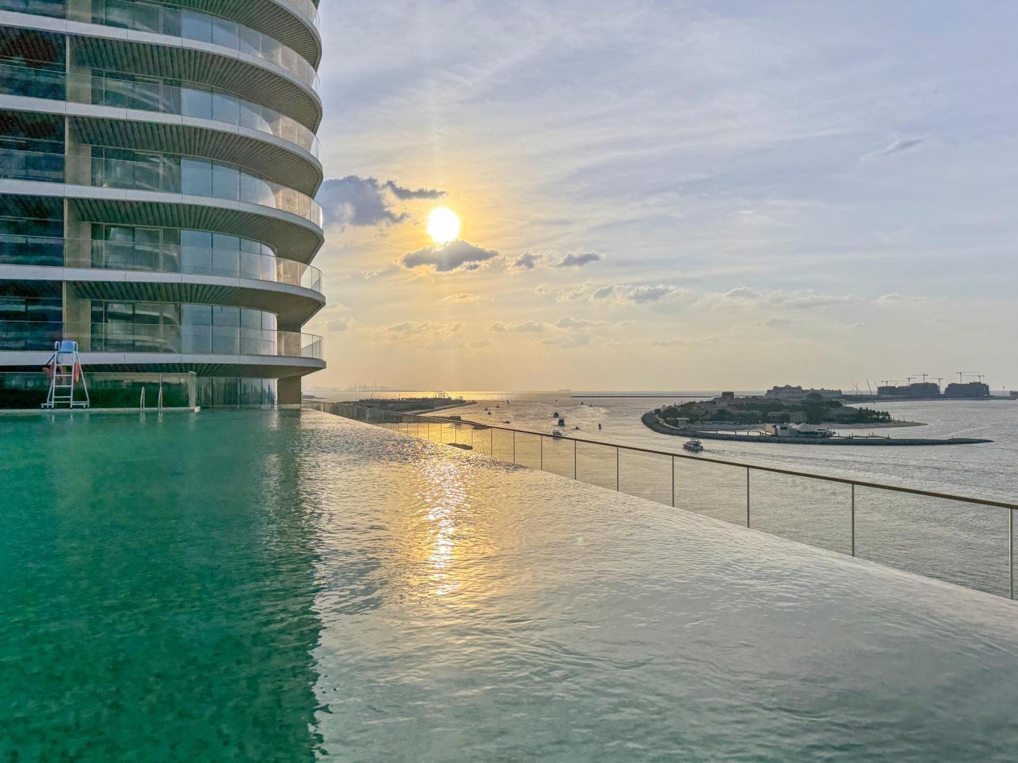 Coastal Elegance 1-bedroom In Grand Bleu Dubai