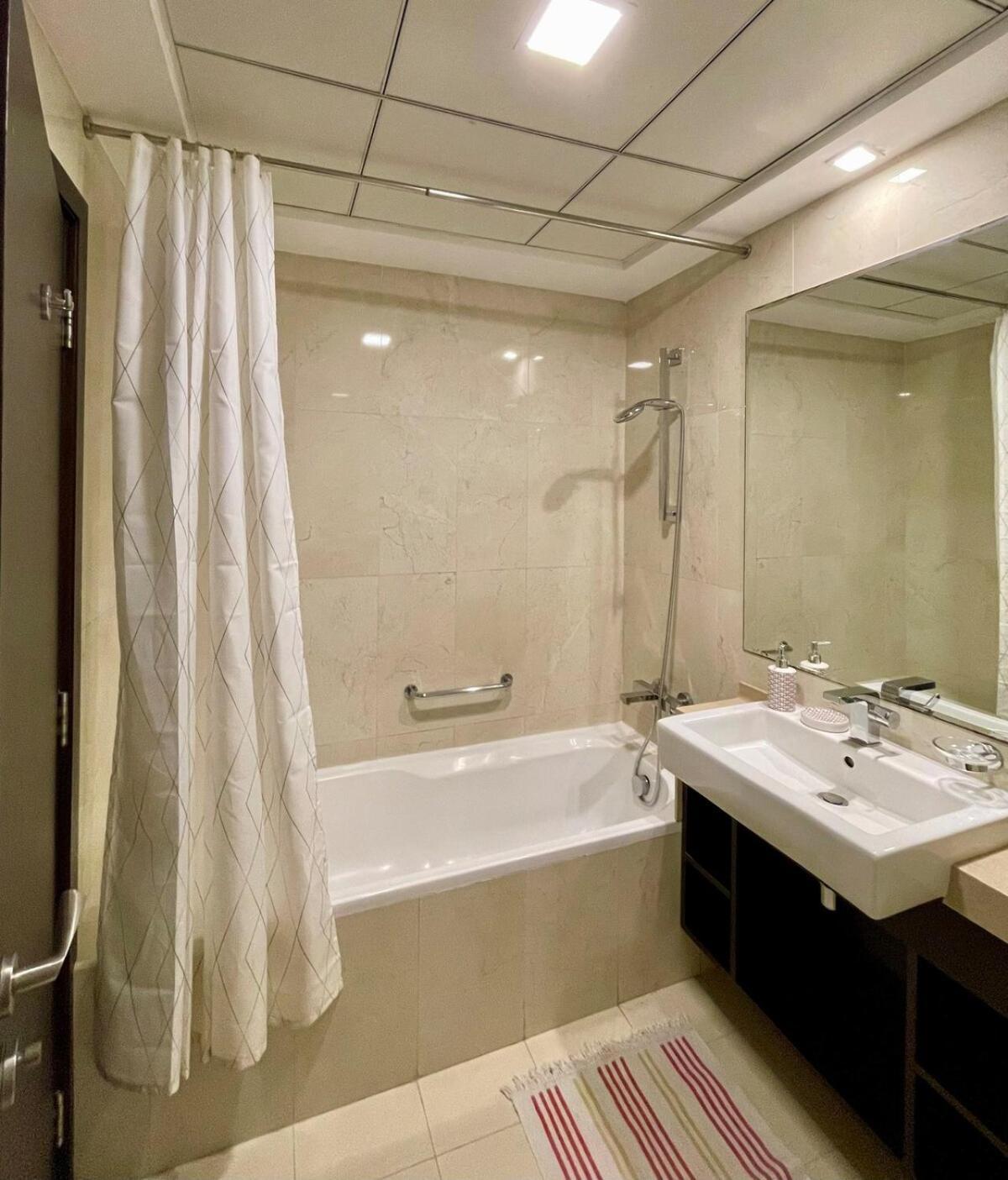 Apartment Serene Escape In Bustling Marina And Jbr, Ensuite 2br, Sky Garden Access