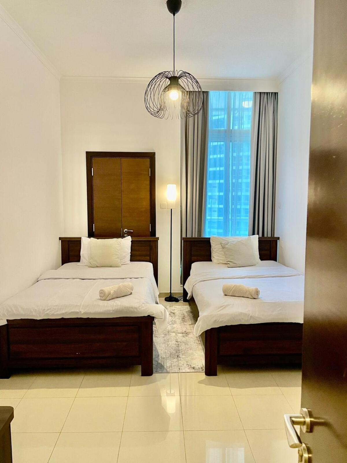 Apartment Serene Escape In Bustling Marina And Jbr, Ensuite 2br, Sky Garden Access
