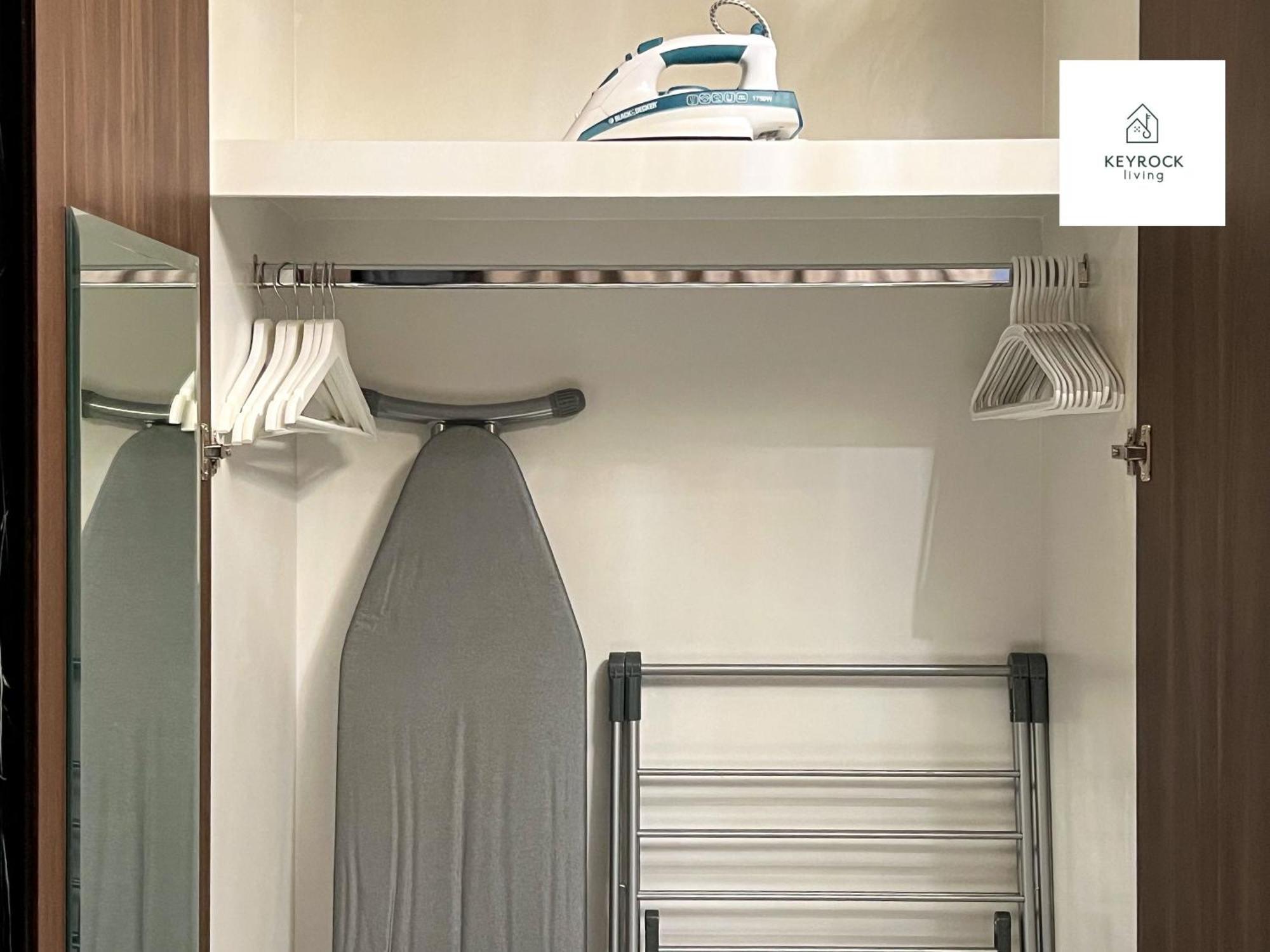 Keyrock Living - Chic Reva 1br With Pool Access Dubai