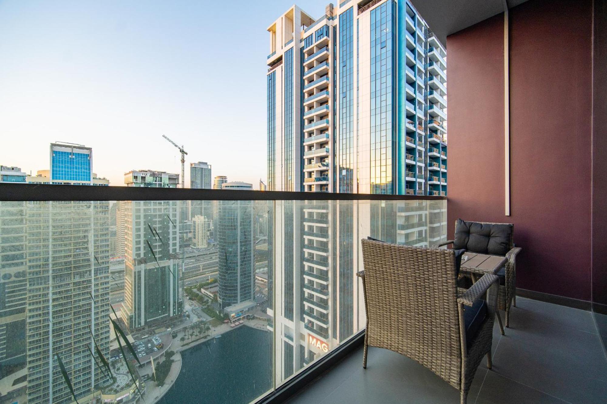 Apartment Views On 29fl - Jlt 1br Near Metro & Free Baby Gear