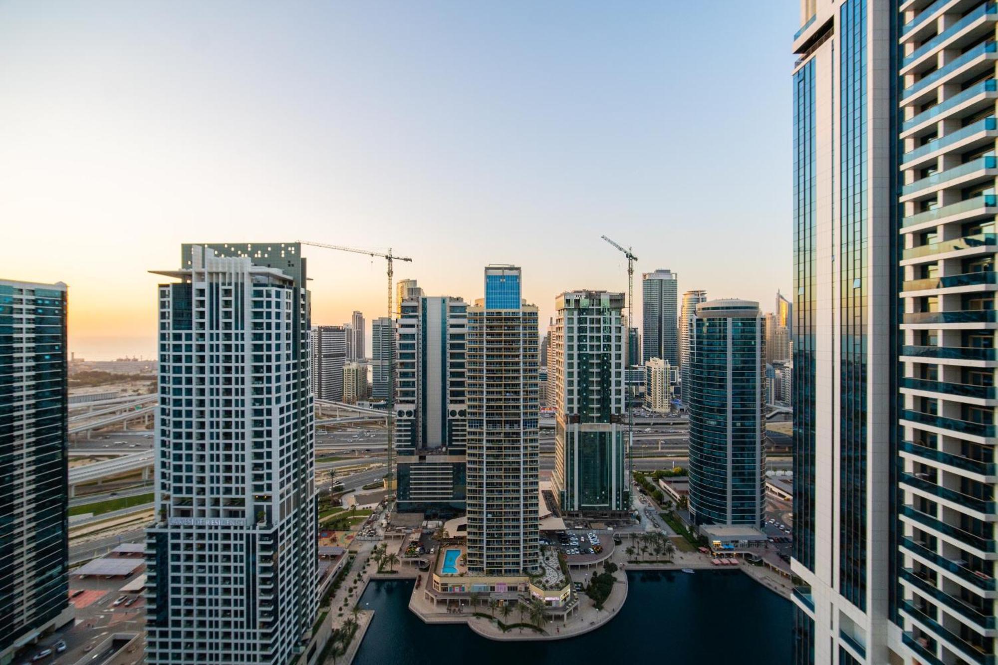 Views On 29fl - Jlt 1br Near Metro & Free Baby Gear Apartment