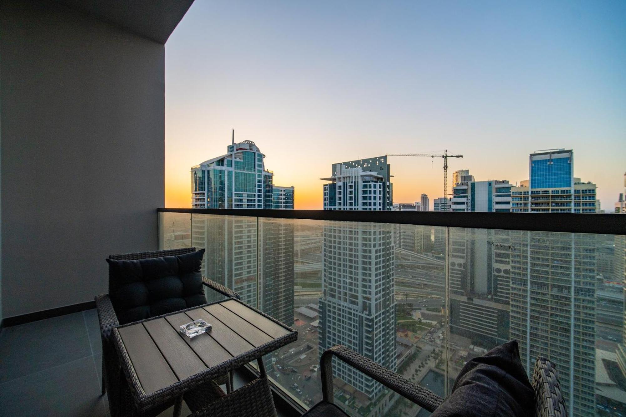Views On 29fl - Jlt 1br Near Metro & Free Baby Gear Apartment *
