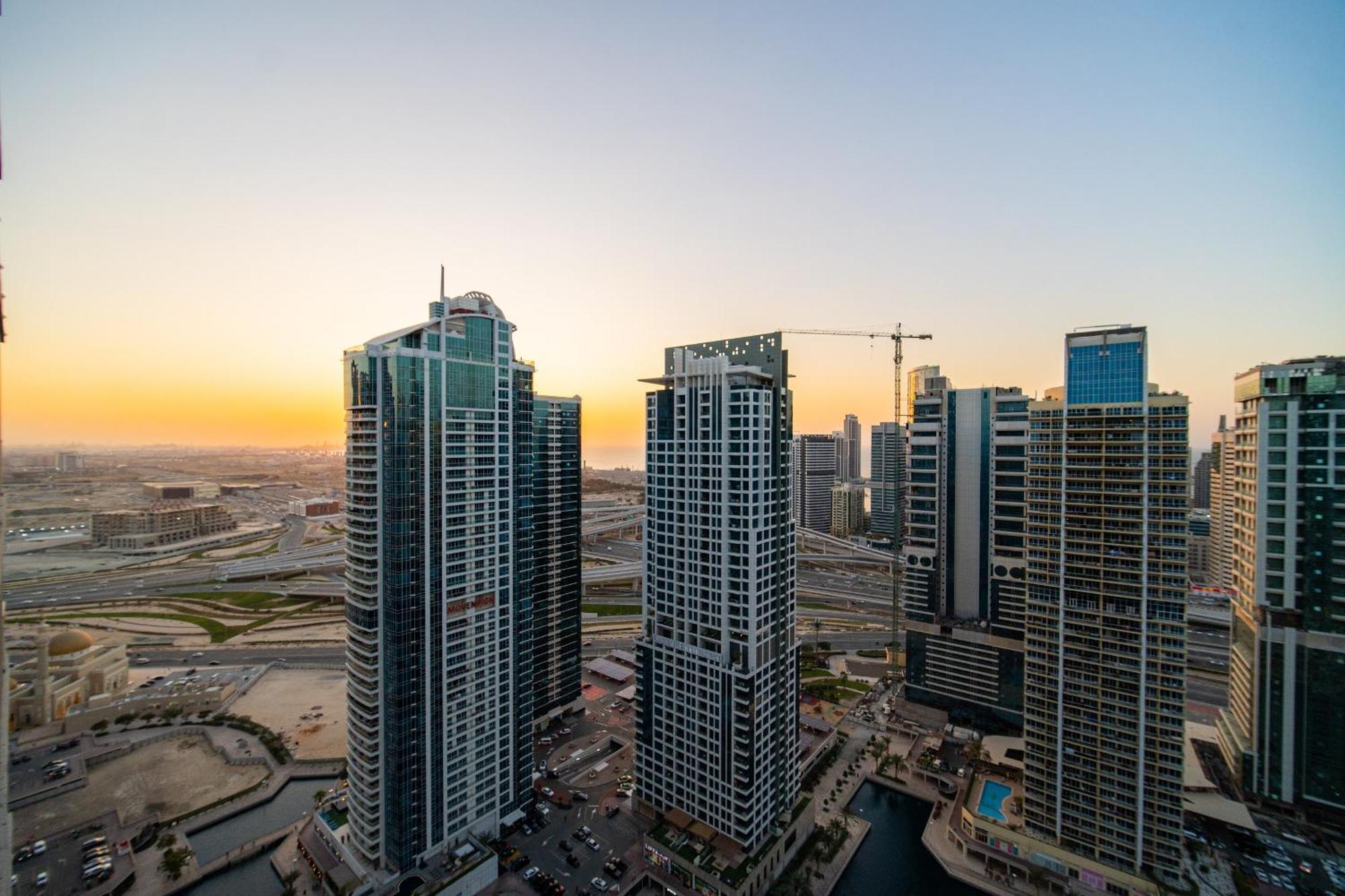 Views On 29fl - Jlt 1br Near Metro & Free Baby Gear Apartment *