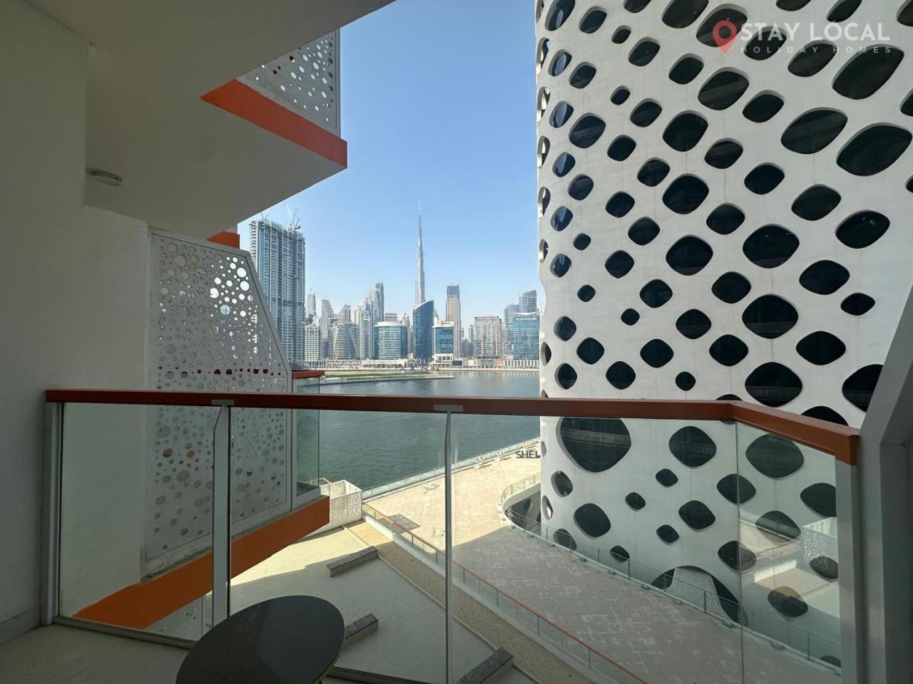 Uptown Getaway Charming With Canal Burj & View Apartment