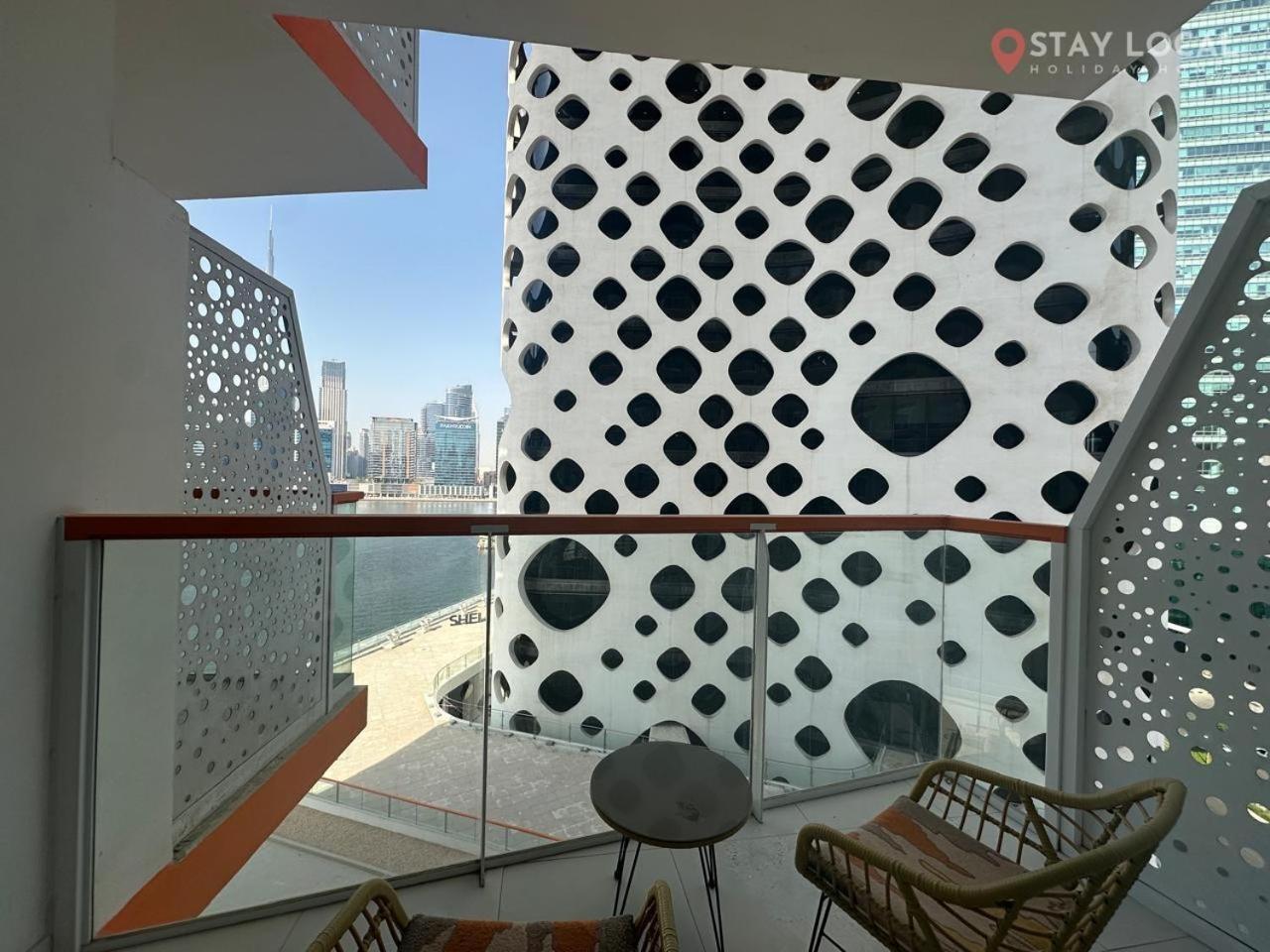 Uptown Getaway Charming With Canal Burj & View Apartment *