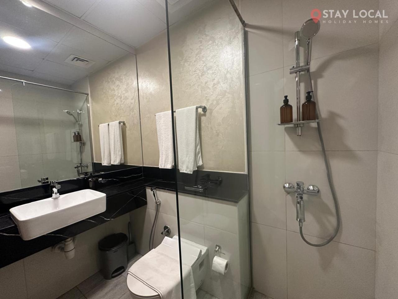 Uptown Getaway Charming With Canal Burj & View