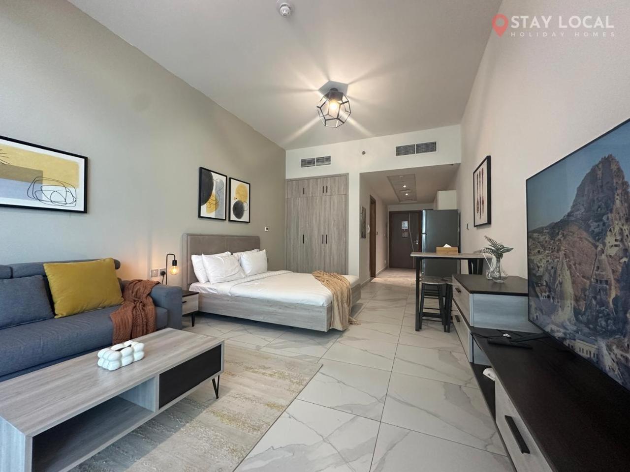 Uptown Getaway Charming With Canal Burj & View *