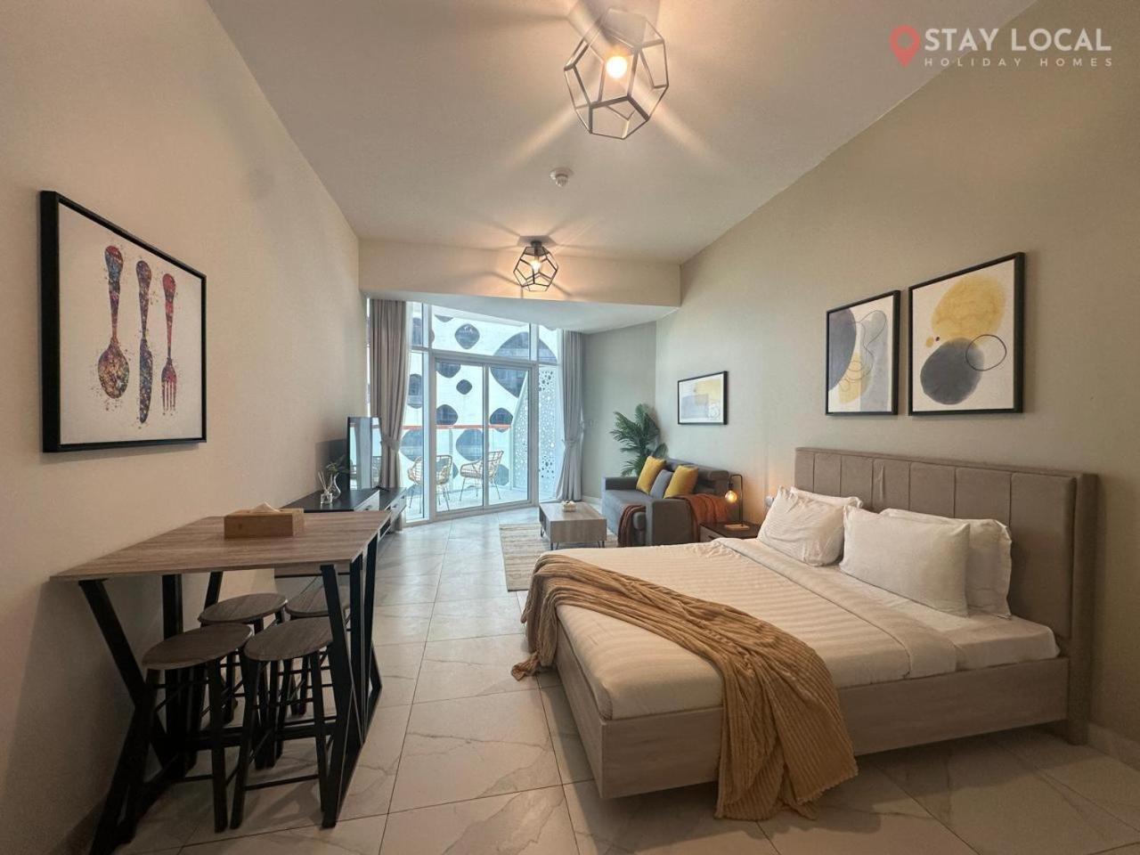 Apartment Uptown Getaway Charming With Canal Burj & View