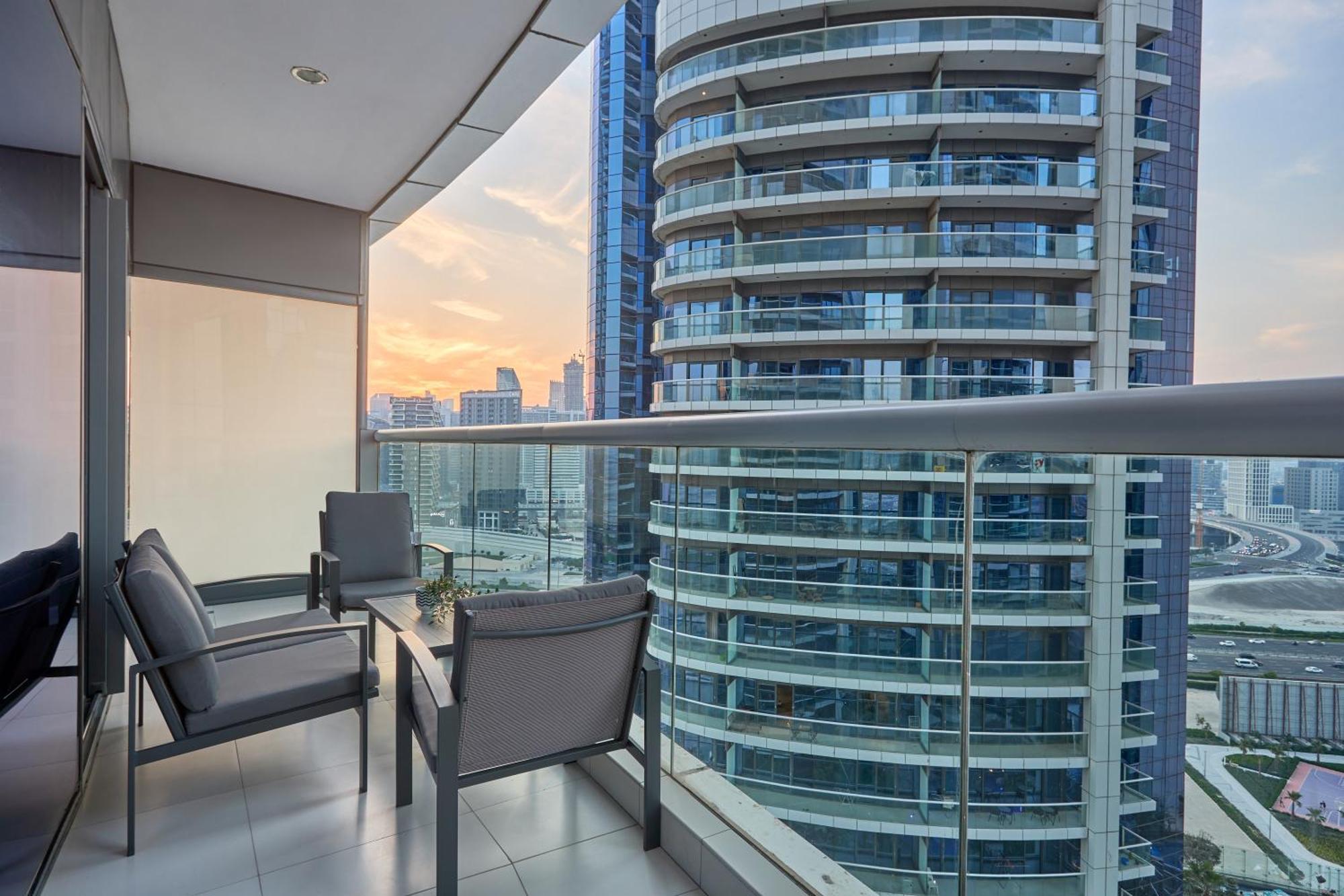 Apartment Spacious 2 Bedroom In Damac Towers By Paramount With Pool Gym Free Parking Sleeps 4 By Stayfinity Dubai