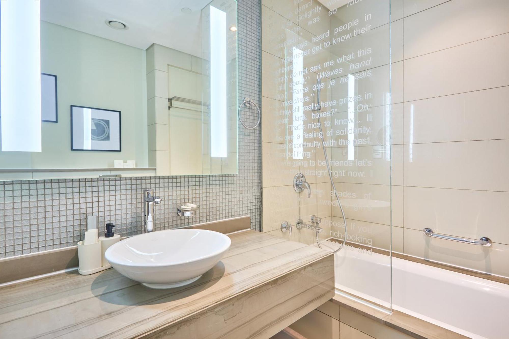 Spacious 2 Bedroom In Damac Towers By Paramount With Pool Gym Free Parking Sleeps 4 By Stayfinity Apartment Dubai