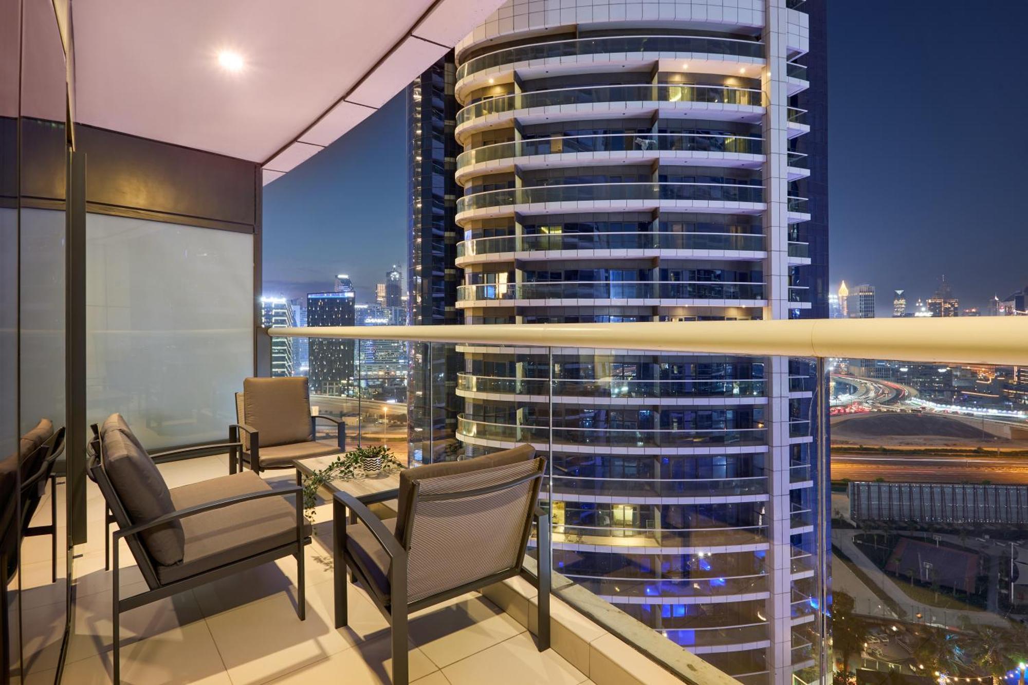 Spacious 2 Bedroom In Damac Towers By Paramount With Pool Gym Free Parking Sleeps 4 By Stayfinity *