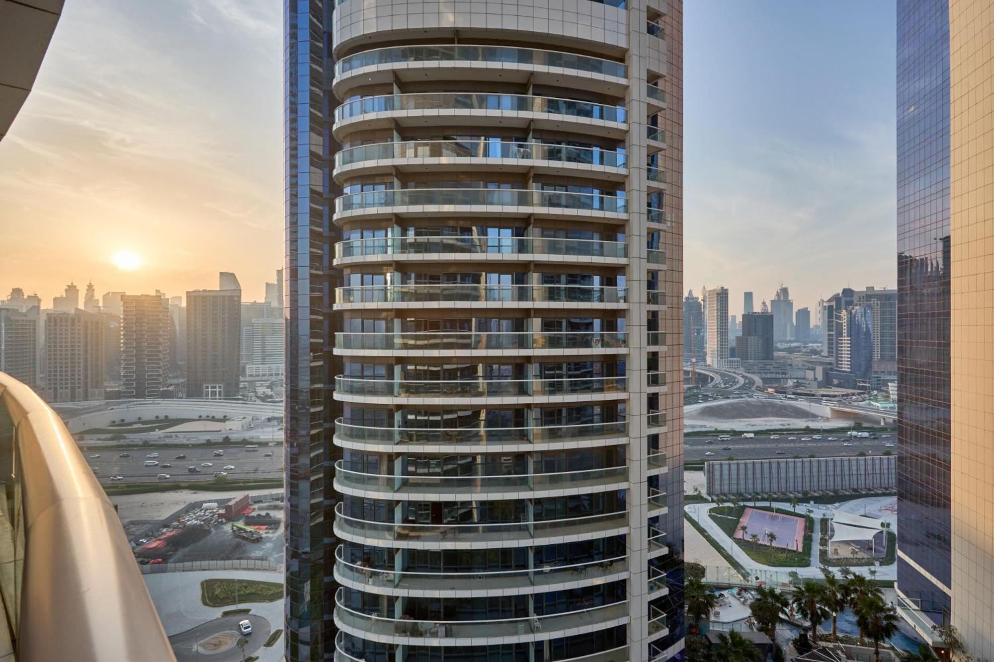 Apartment Spacious 2 Bedroom In Damac Towers By Paramount With Pool Gym Free Parking Sleeps 4 By Stayfinity
