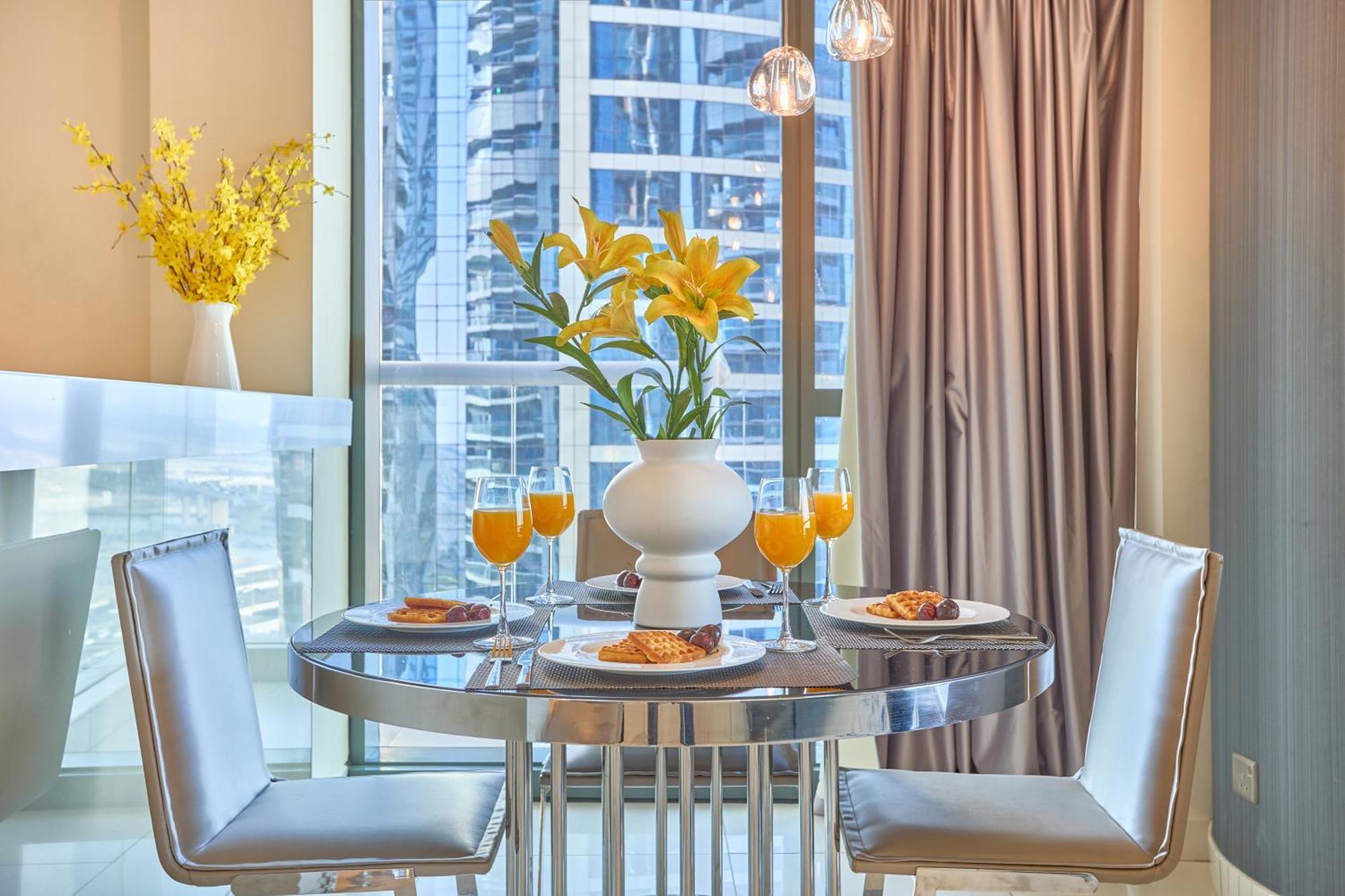 Spacious 2 Bedroom In Damac Towers By Paramount With Pool Gym Free Parking Sleeps 4 By Stayfinity Apartment