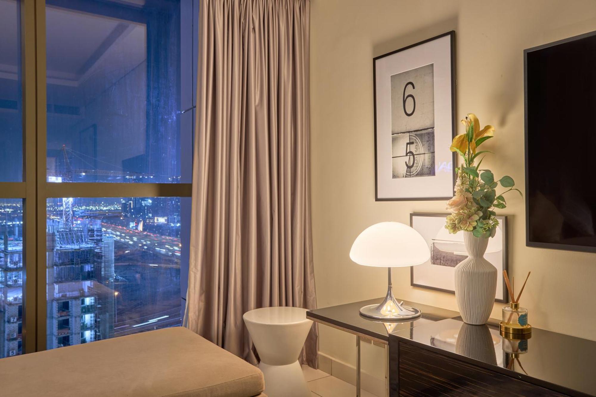 Spacious 2 Bedroom In Damac Towers By Paramount With Pool Gym Free Parking Sleeps 4 By Stayfinity Apartment *