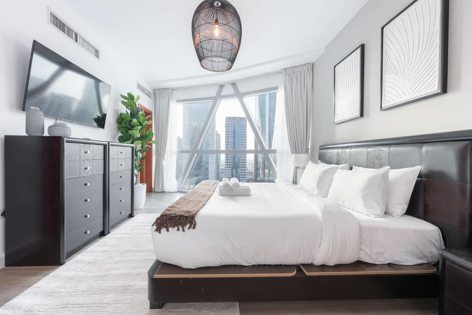Well-furnished 3 Bedroom In Park Towers Difc Apartment *