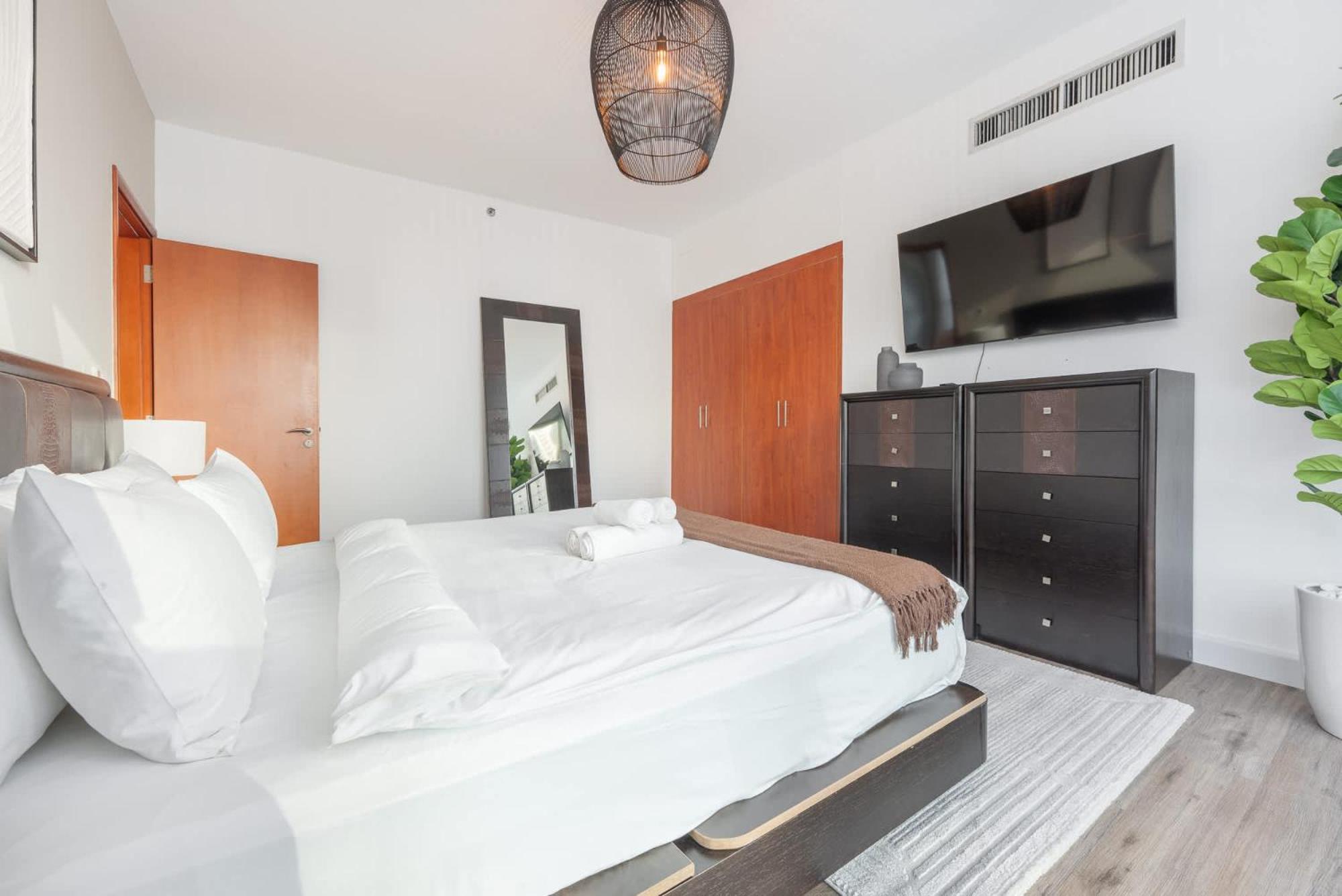 Well-furnished 3 Bedroom In Park Towers Difc *
