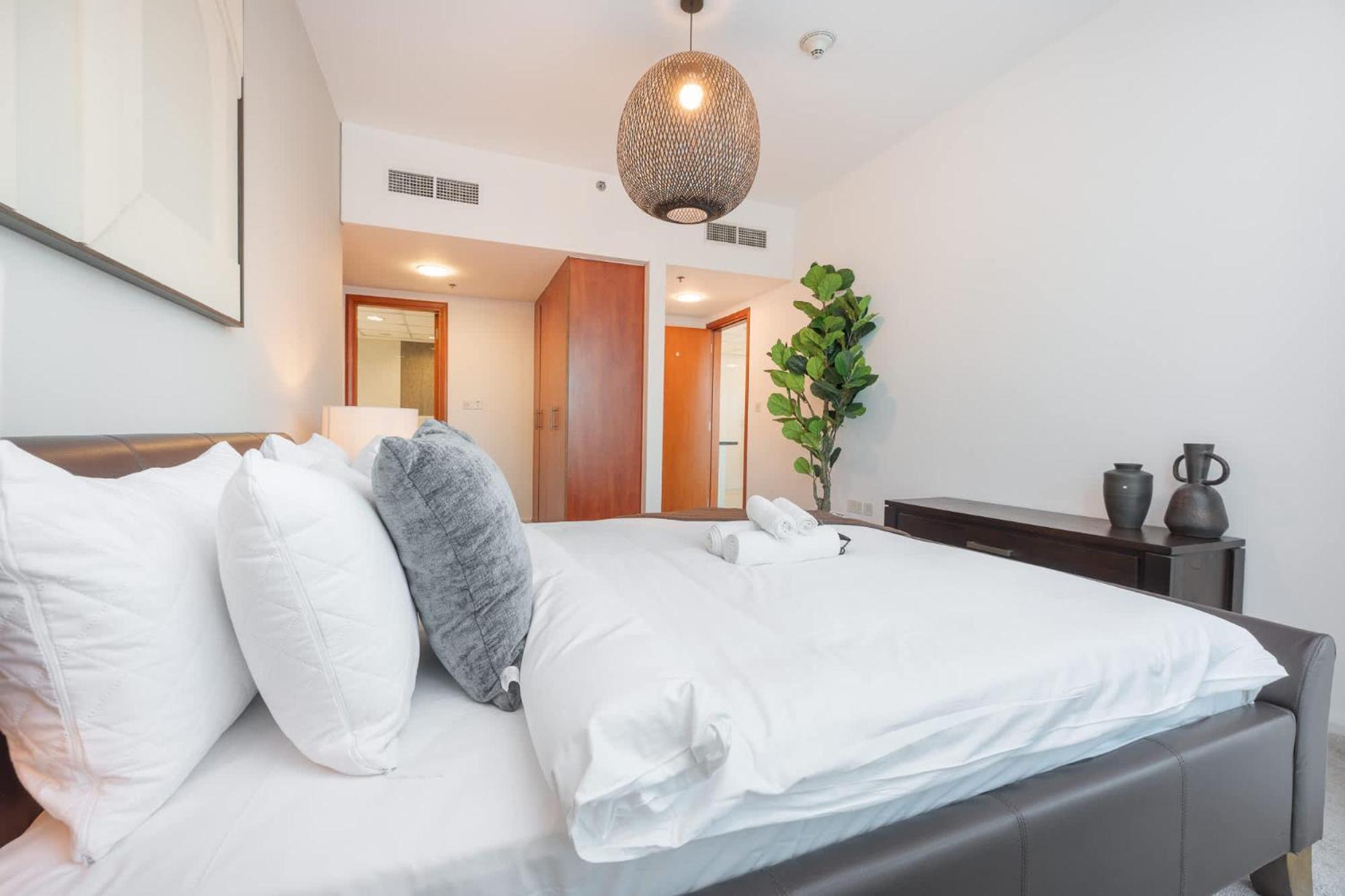 Well-furnished 3 Bedroom In Park Towers Difc Apartment