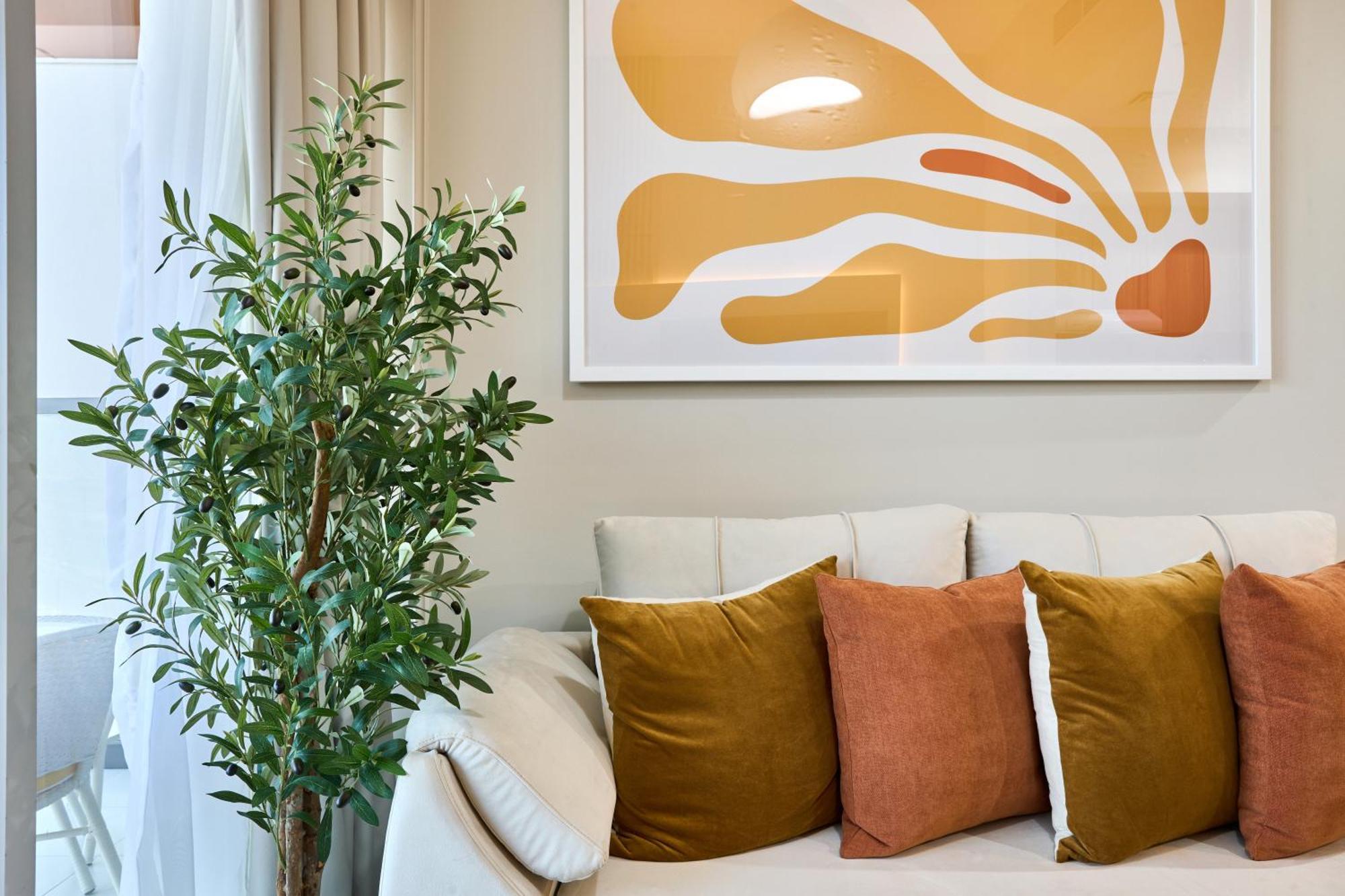 Apartment Modern High-floor 1br With Balcony, Pool Access & Golf Course View, Up To 4 Guests, By Stayfinity *