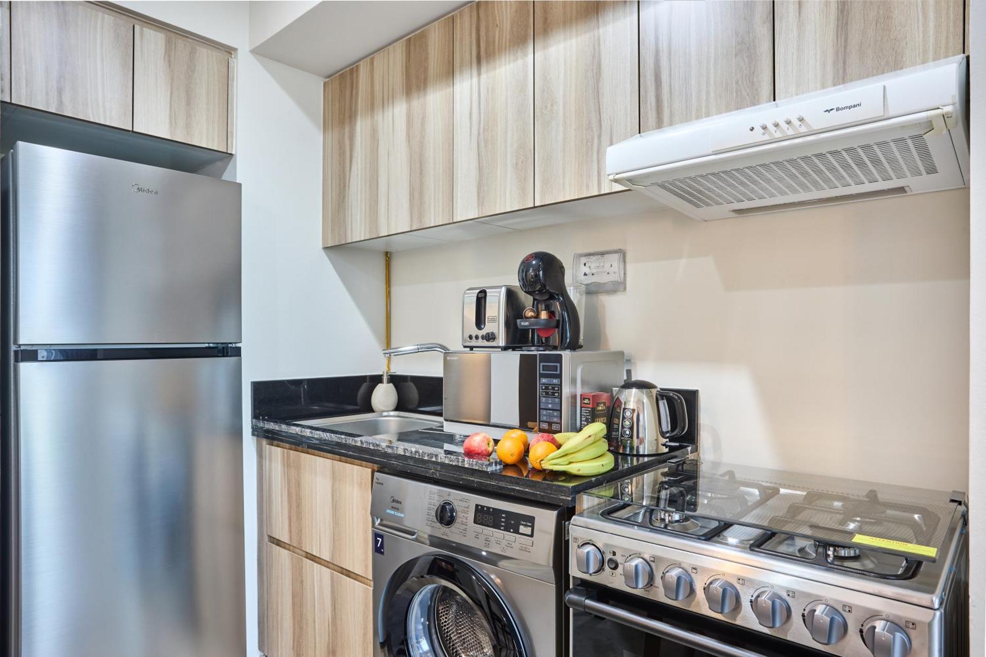 Apartment Modern High-floor 1br With Balcony, Pool Access & Golf Course View, Up To 4 Guests, By Stayfinity Dubai