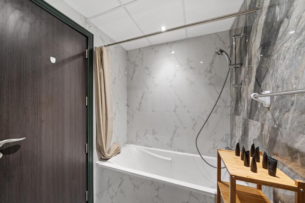 Business Bay By Stayinhomes - 10 Mins Burj Khalifa - Parking - Pool - Gym Dubai