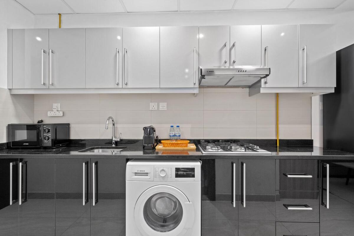 Business Bay By Stayinhomes - 10 Mins Burj Khalifa - Parking - Pool - Gym * Dubai