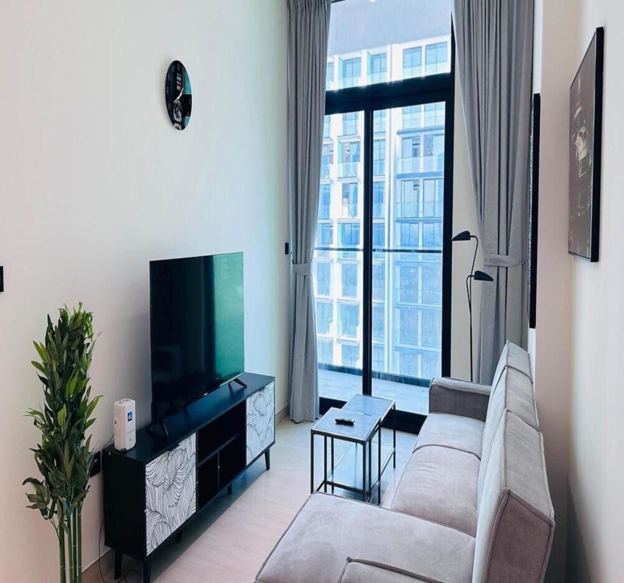 Hotel Dancenter Retreat Sheikh Zayed Road 4*