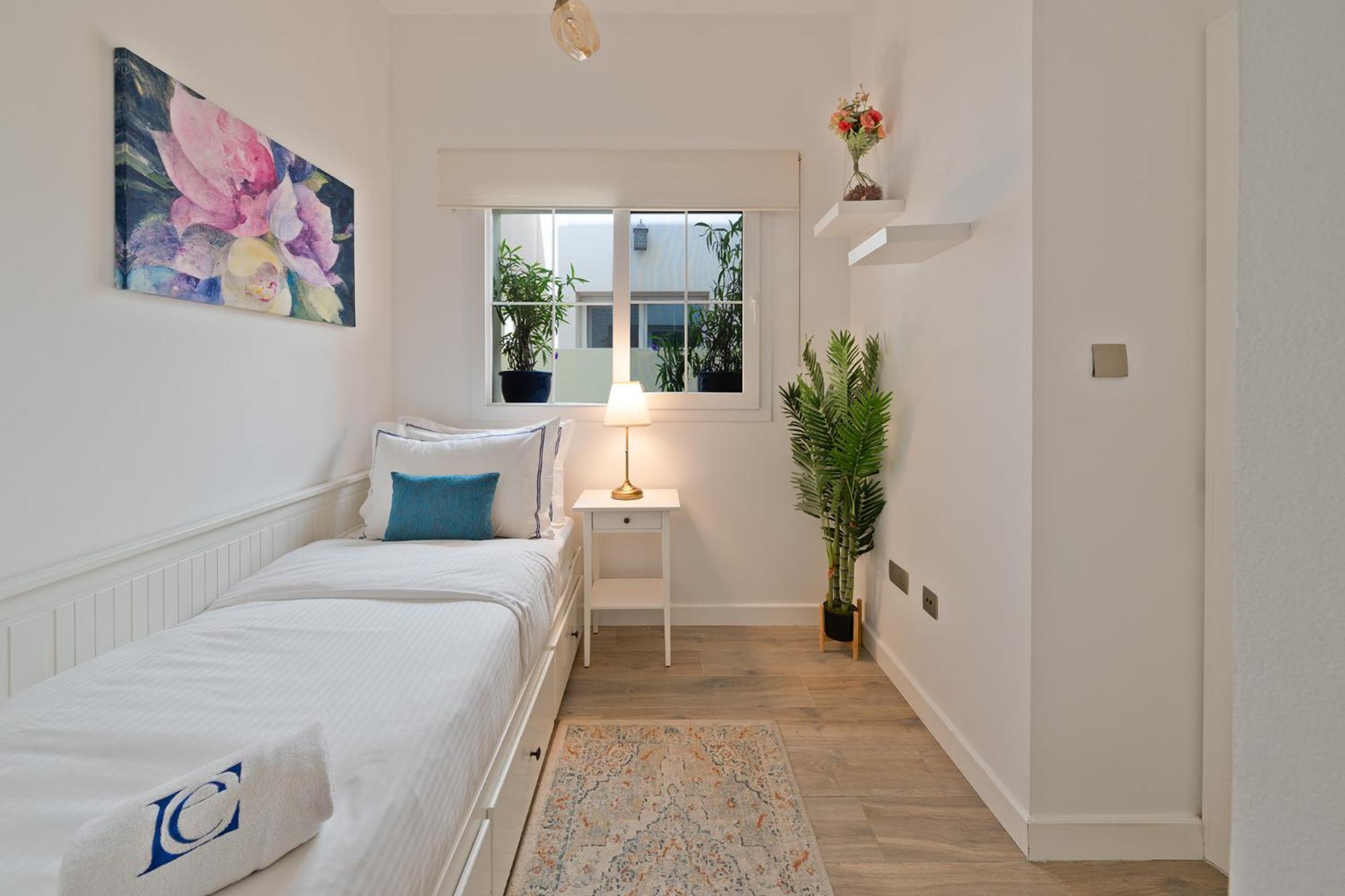 Luxury Escapes - Luxury Short-term 2bhk Maids * Dubai