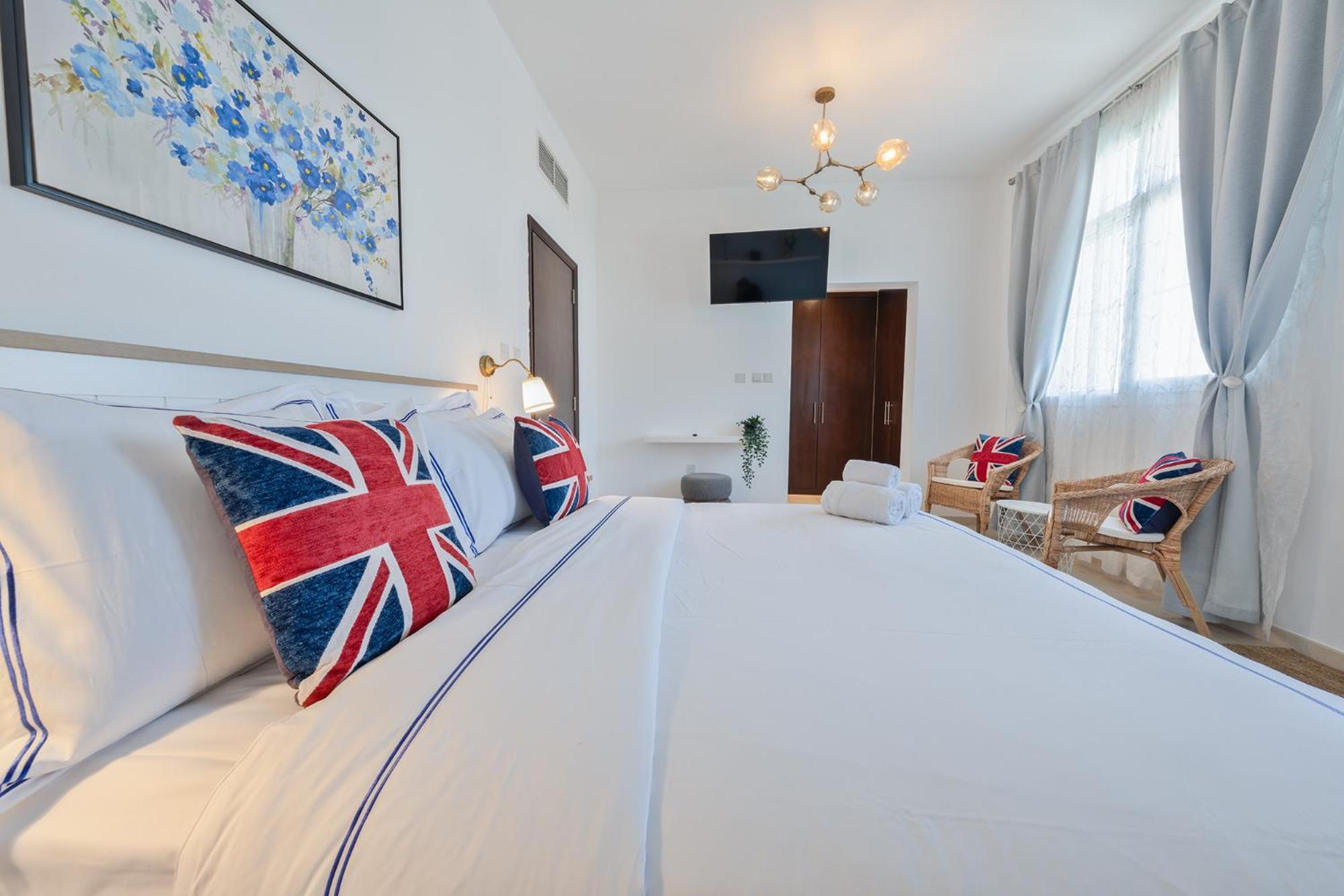 Luxury Escapes - Luxury Short-term 2bhk Maids Dubai