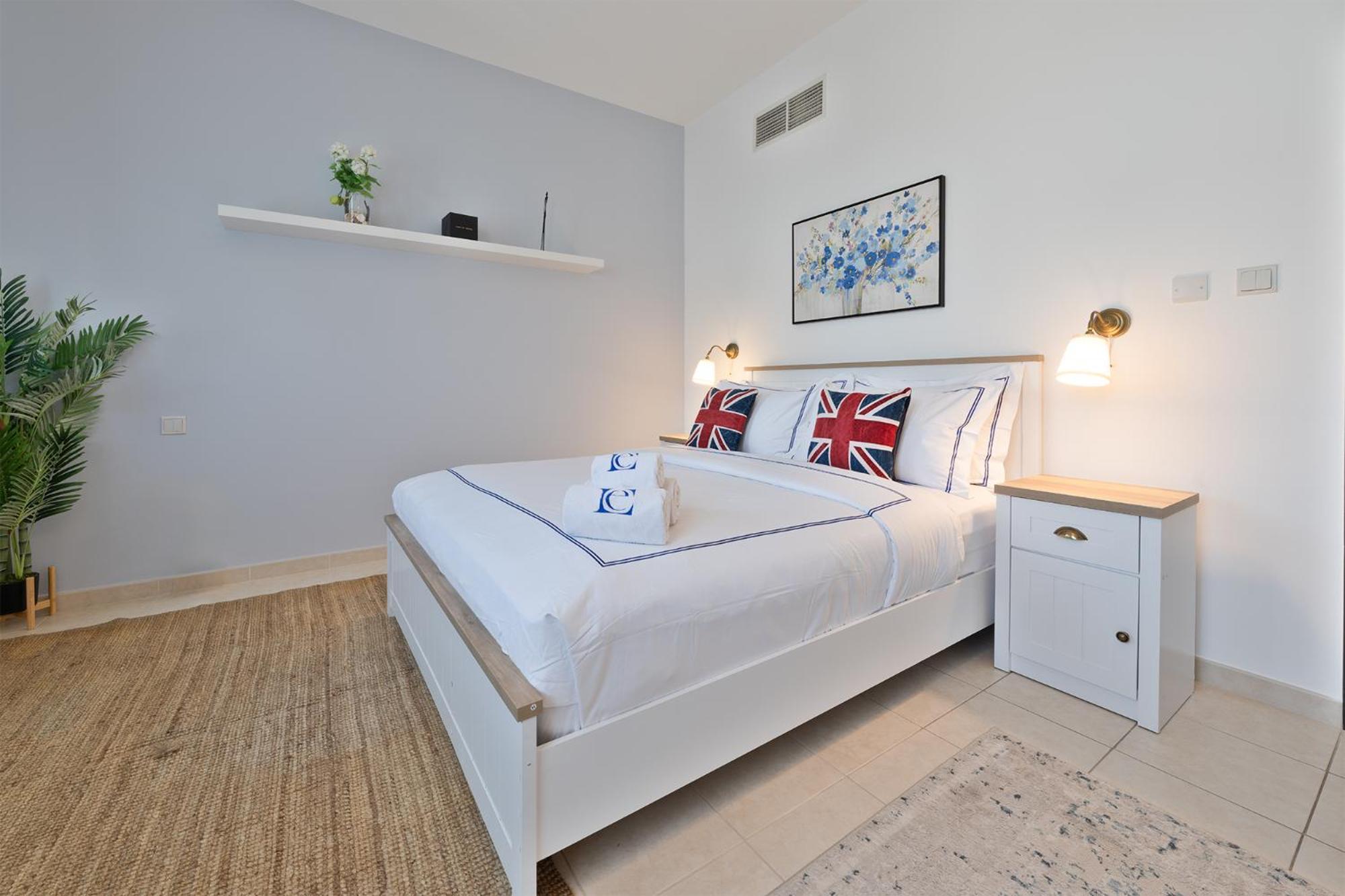 Luxury Escapes - Luxury Short-term 2bhk Maids Dubai