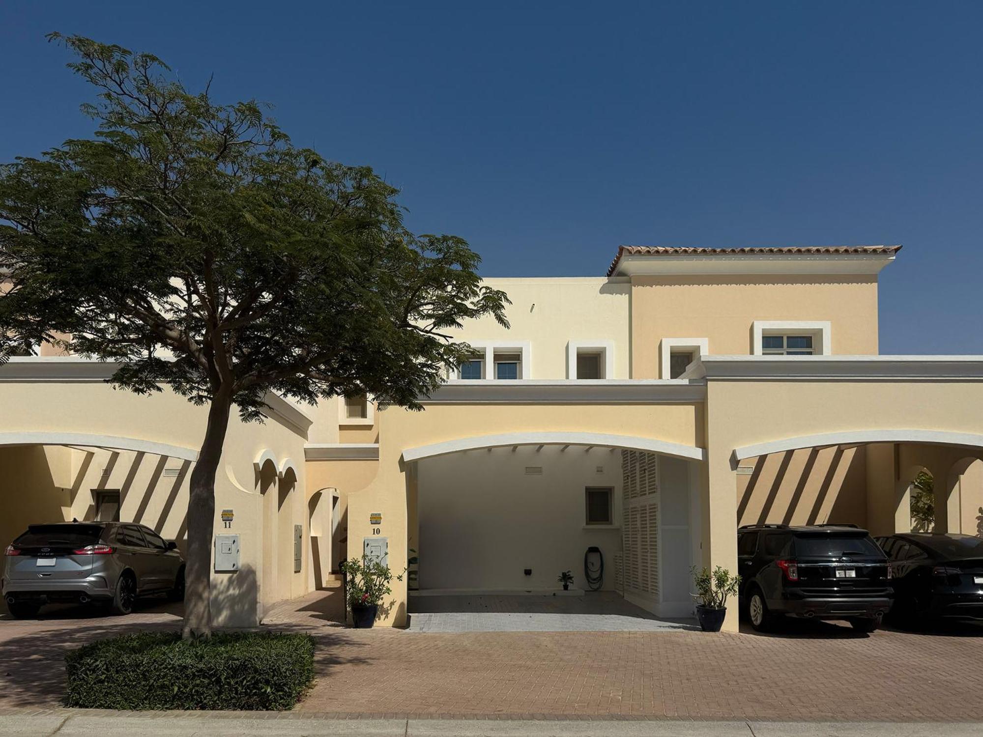 Villa Luxury Escapes - Luxury Short-term 2bhk Maids Dubai
