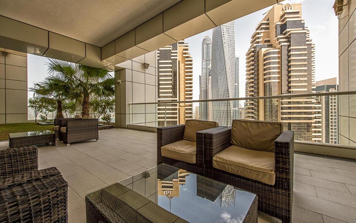 Apartment Serene Escape In Bustling Marina And Jbr, Ensuite 2br, Sky Garden Access
