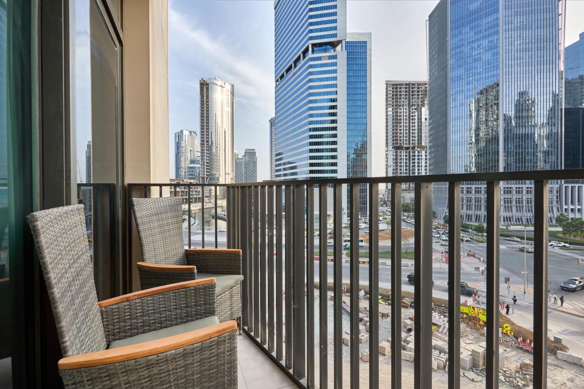 Bright And Modern In Business Bay With Two Balconies, Pool, Gym, Free Parking And Self Check In, Sleeps Up To Four, By Stayfinity Apartment