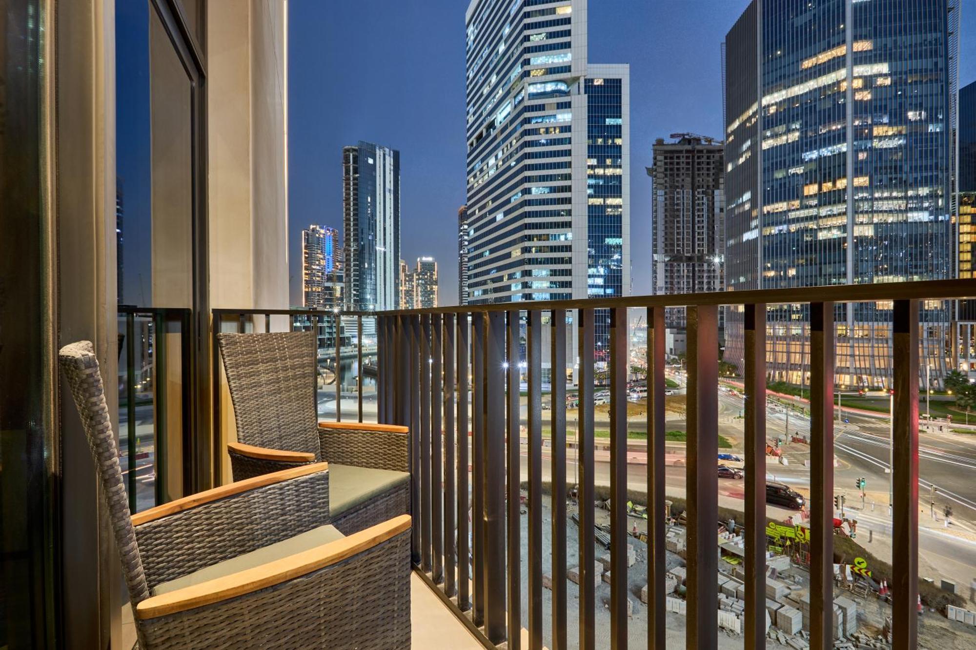 Bright And Modern In Business Bay With Two Balconies, Pool, Gym, Free Parking And Self Check In, Sleeps Up To Four, By Stayfinity * Dubai