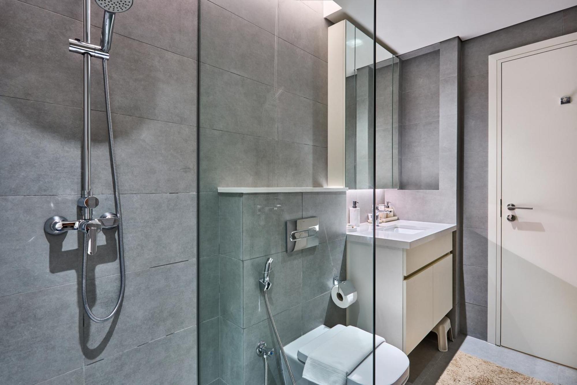 Apartment Bright And Modern In Business Bay With Two Balconies, Pool, Gym, Free Parking And Self Check In, Sleeps Up To Four, By Stayfinity Dubai