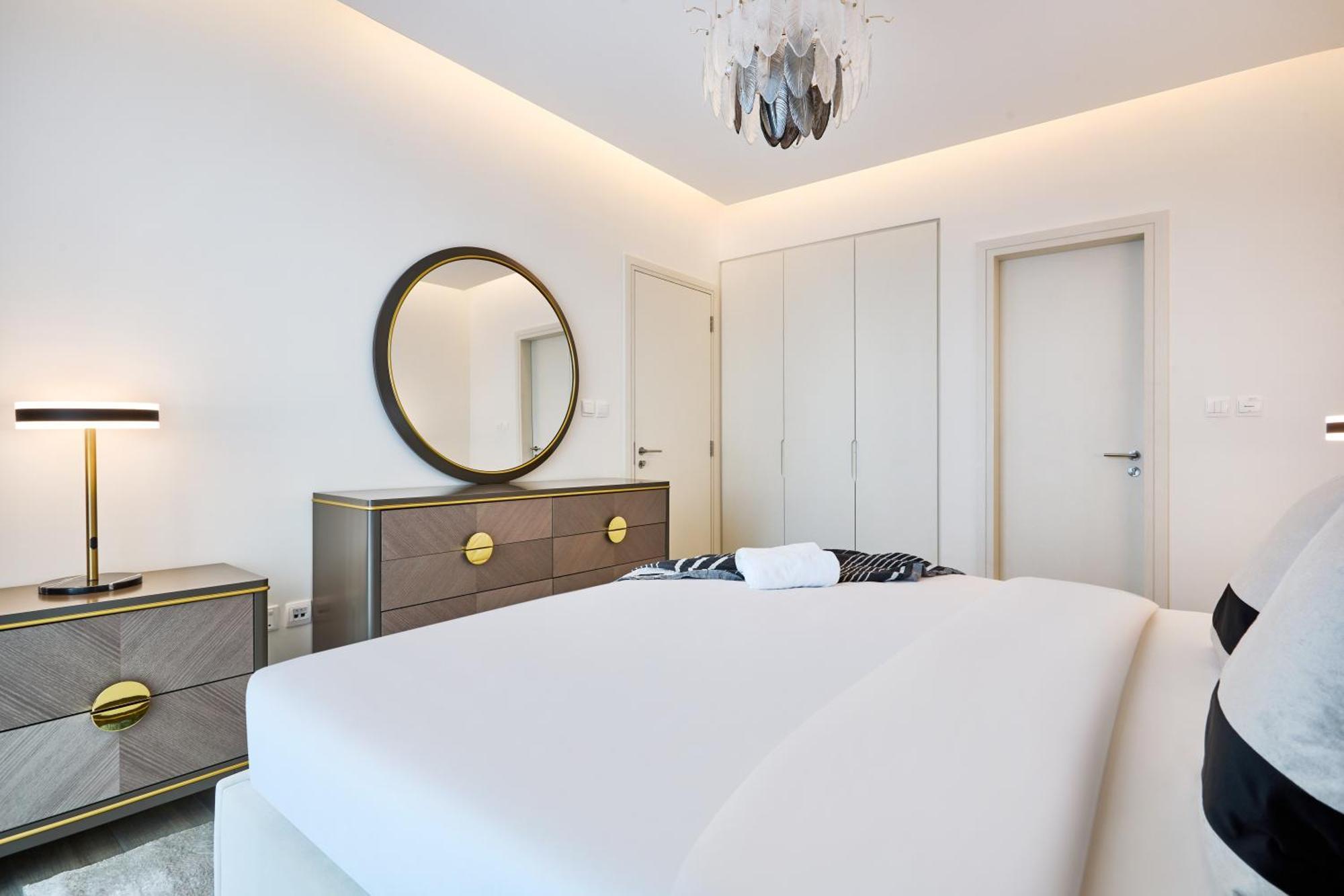 Bright And Modern In Business Bay With Two Balconies, Pool, Gym, Free Parking And Self Check In, Sleeps Up To Four, By Stayfinity Apartment