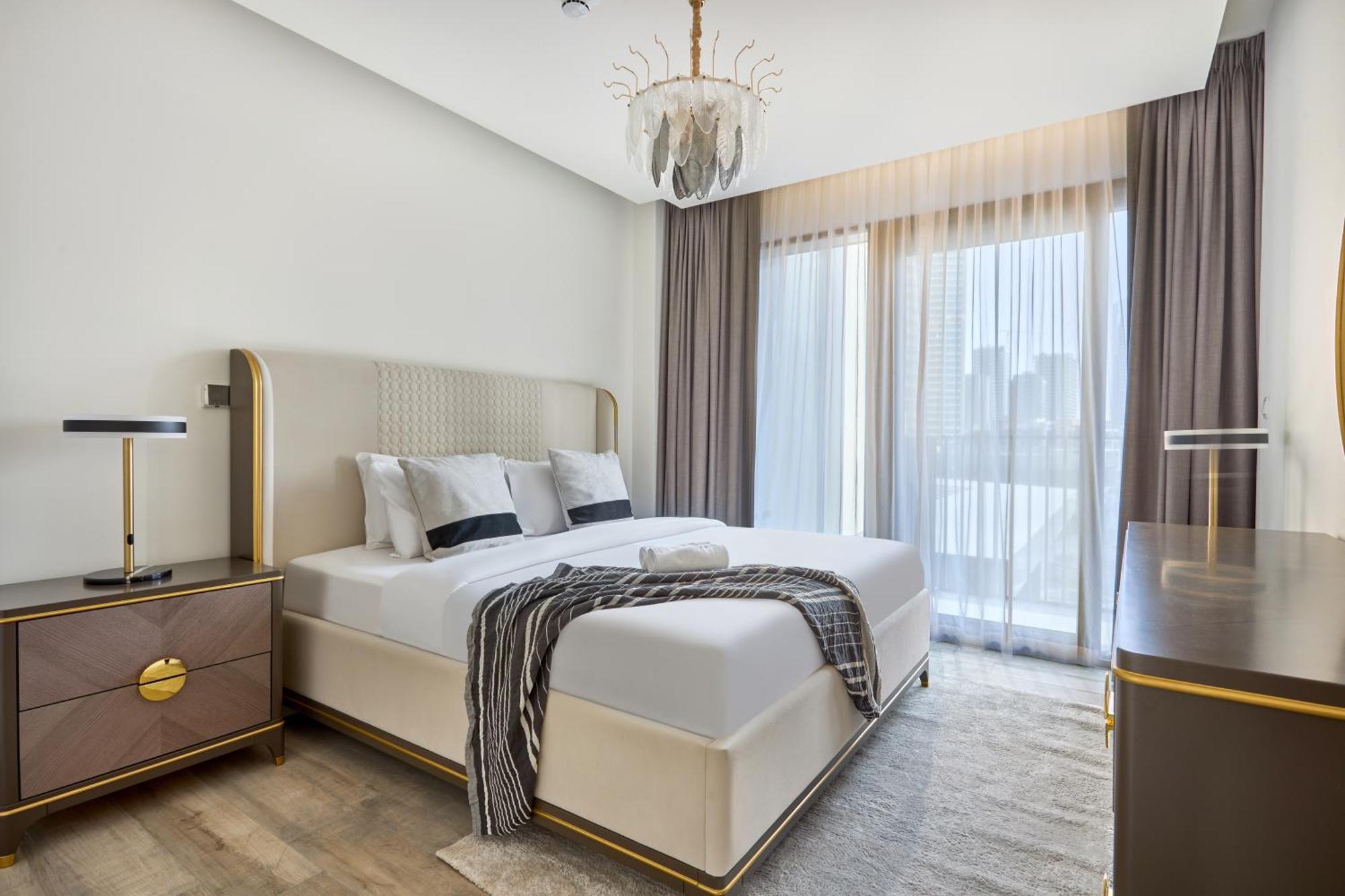 Apartment Bright And Modern In Business Bay With Two Balconies, Pool, Gym, Free Parking And Self Check In, Sleeps Up To Four, By Stayfinity Dubai