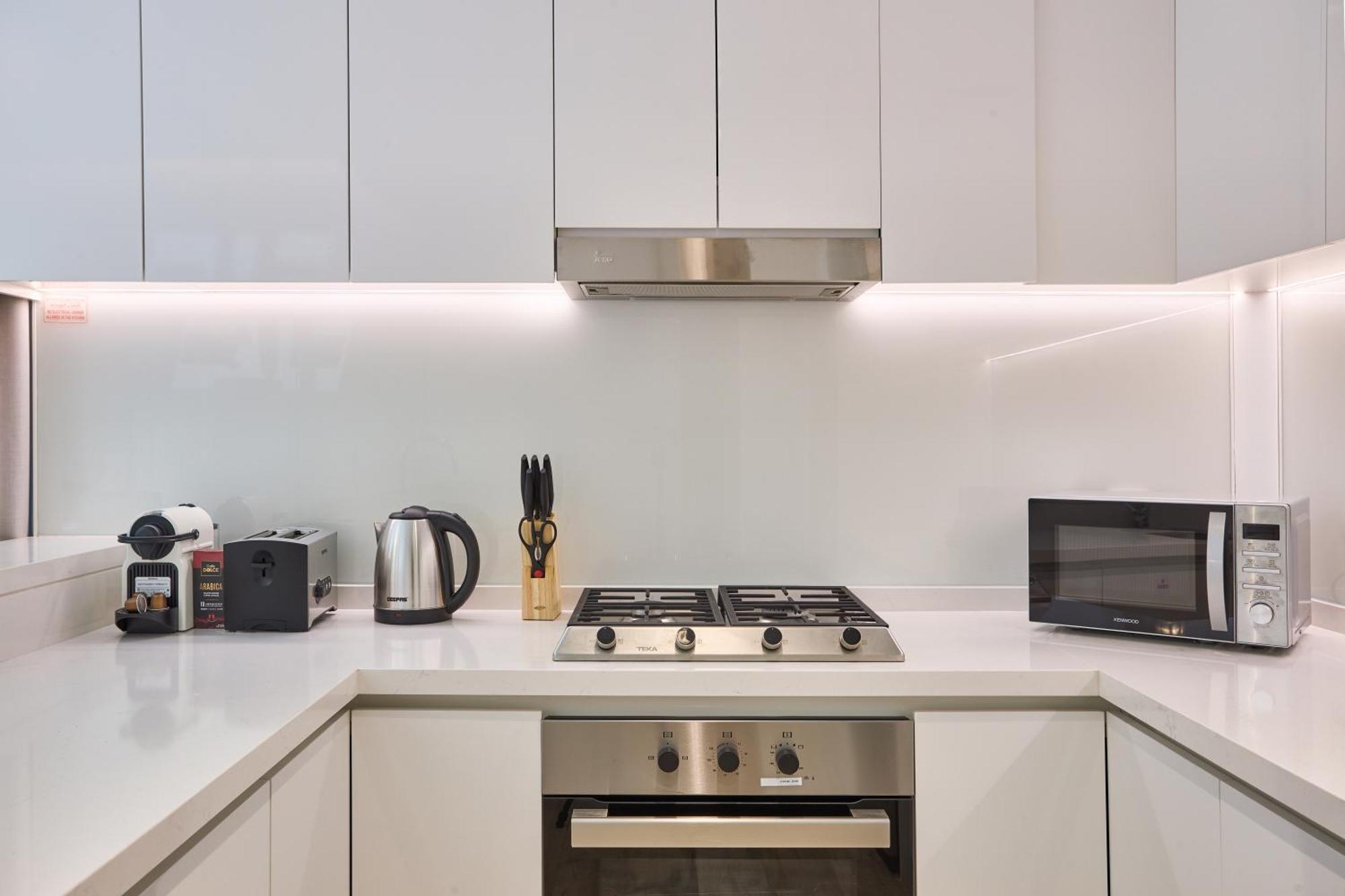 Bright And Modern In Business Bay With Two Balconies, Pool, Gym, Free Parking And Self Check In, Sleeps Up To Four, By Stayfinity Apartment *