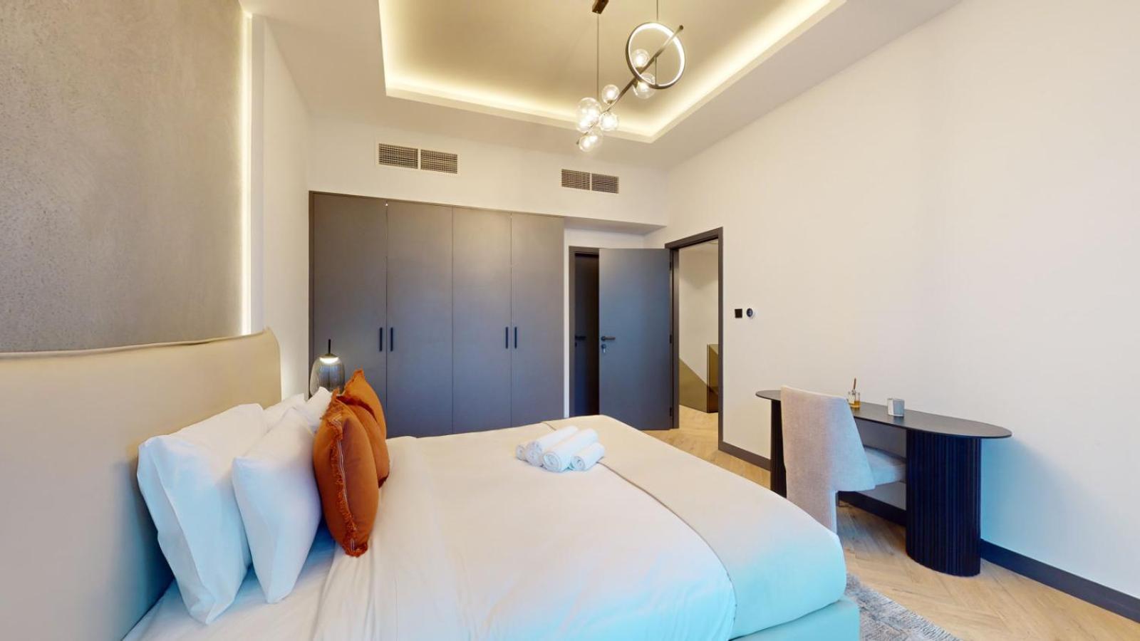 Azure - Magnificent Three Bed In Marina