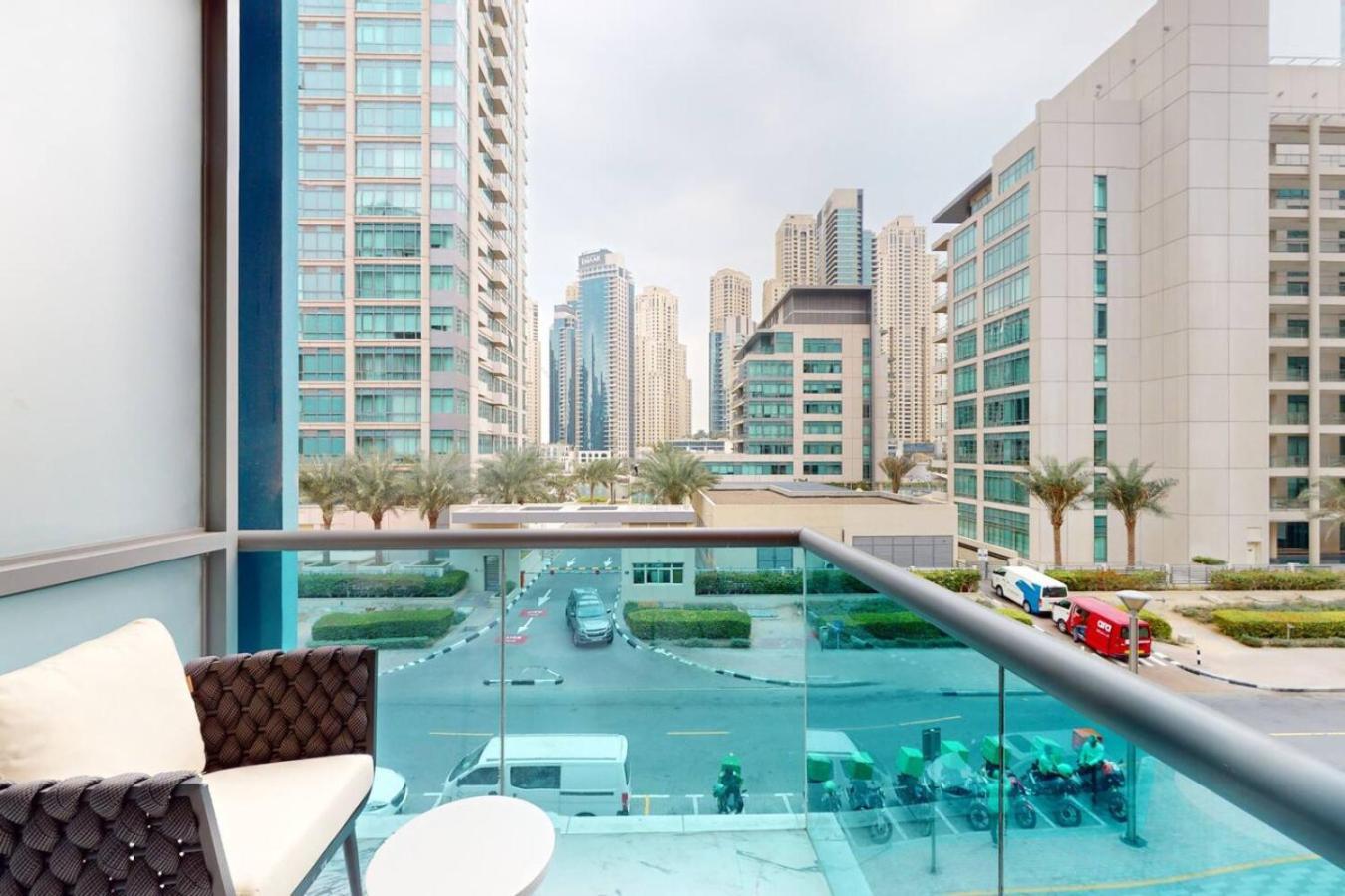 Azure - Magnificent Three Bed In Marina