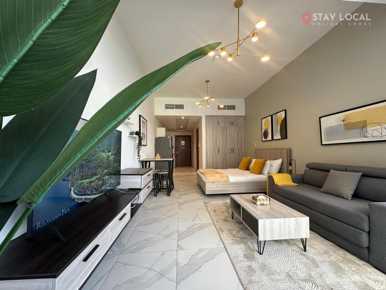 Uptown Getaway Charming With Canal Burj & View Dubai