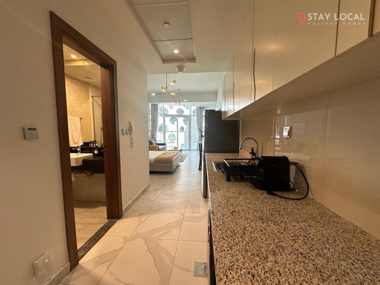 Uptown Getaway Charming With Canal Burj & View