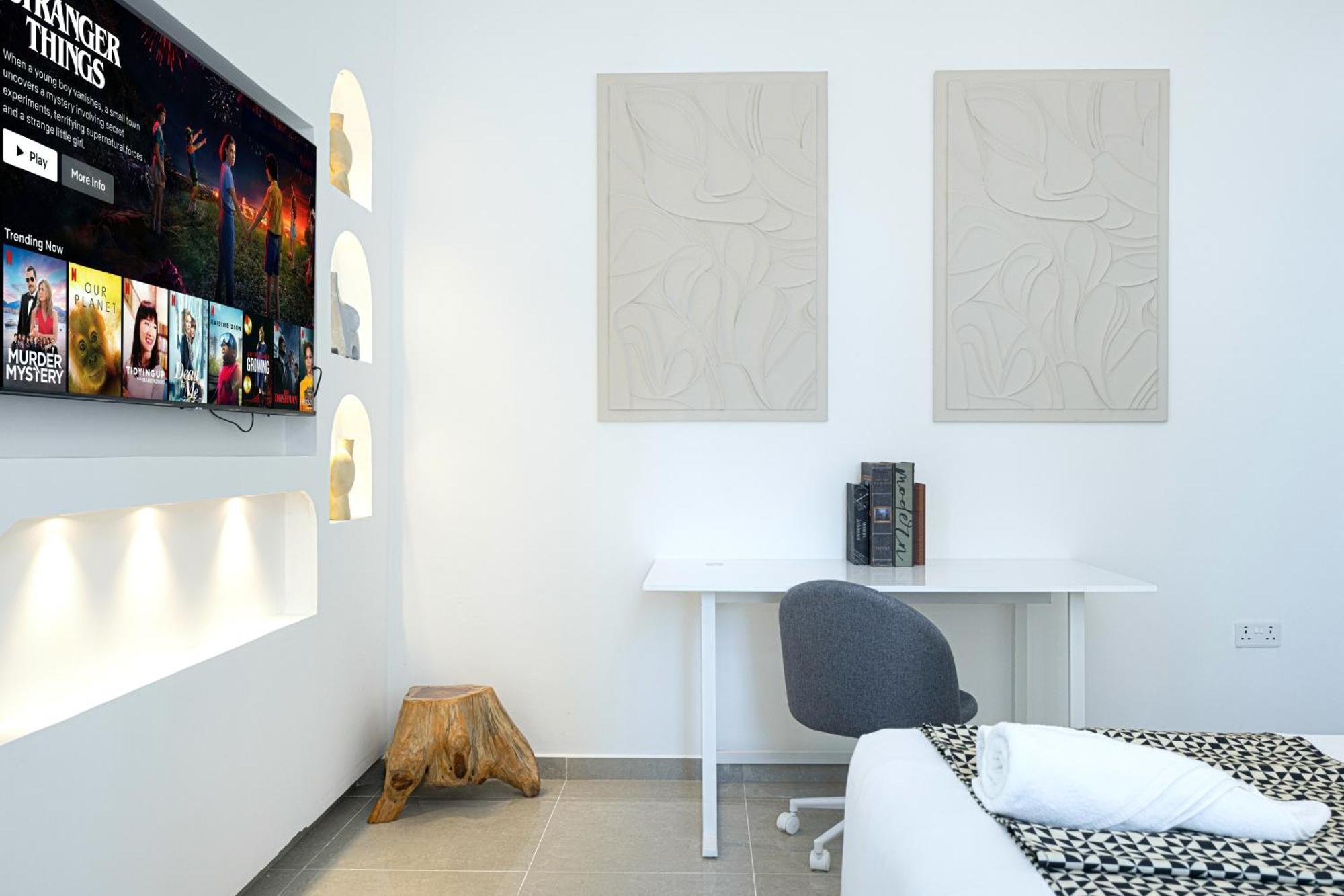 Black & Bold - Aesthetic Apartment