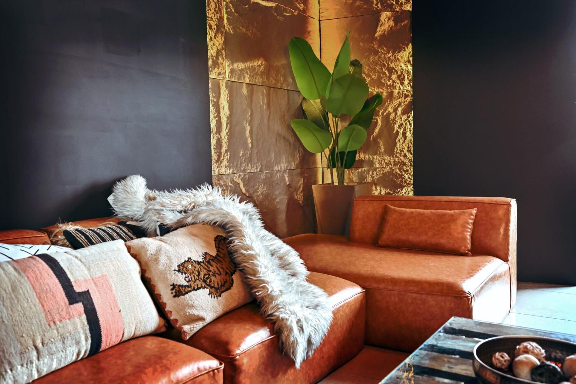 Apartment Black & Bold - Aesthetic