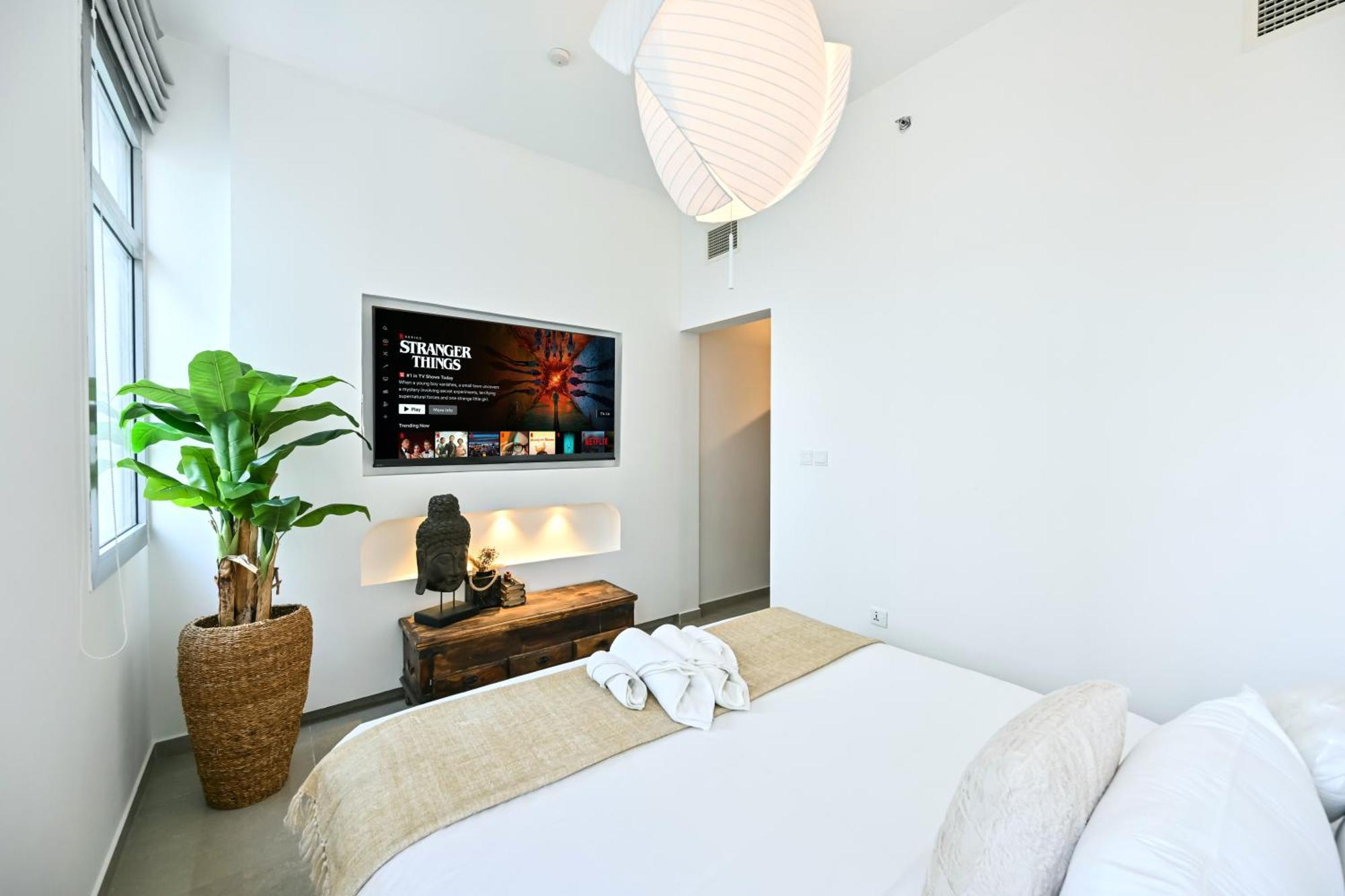 Apartment Black & Bold - Aesthetic