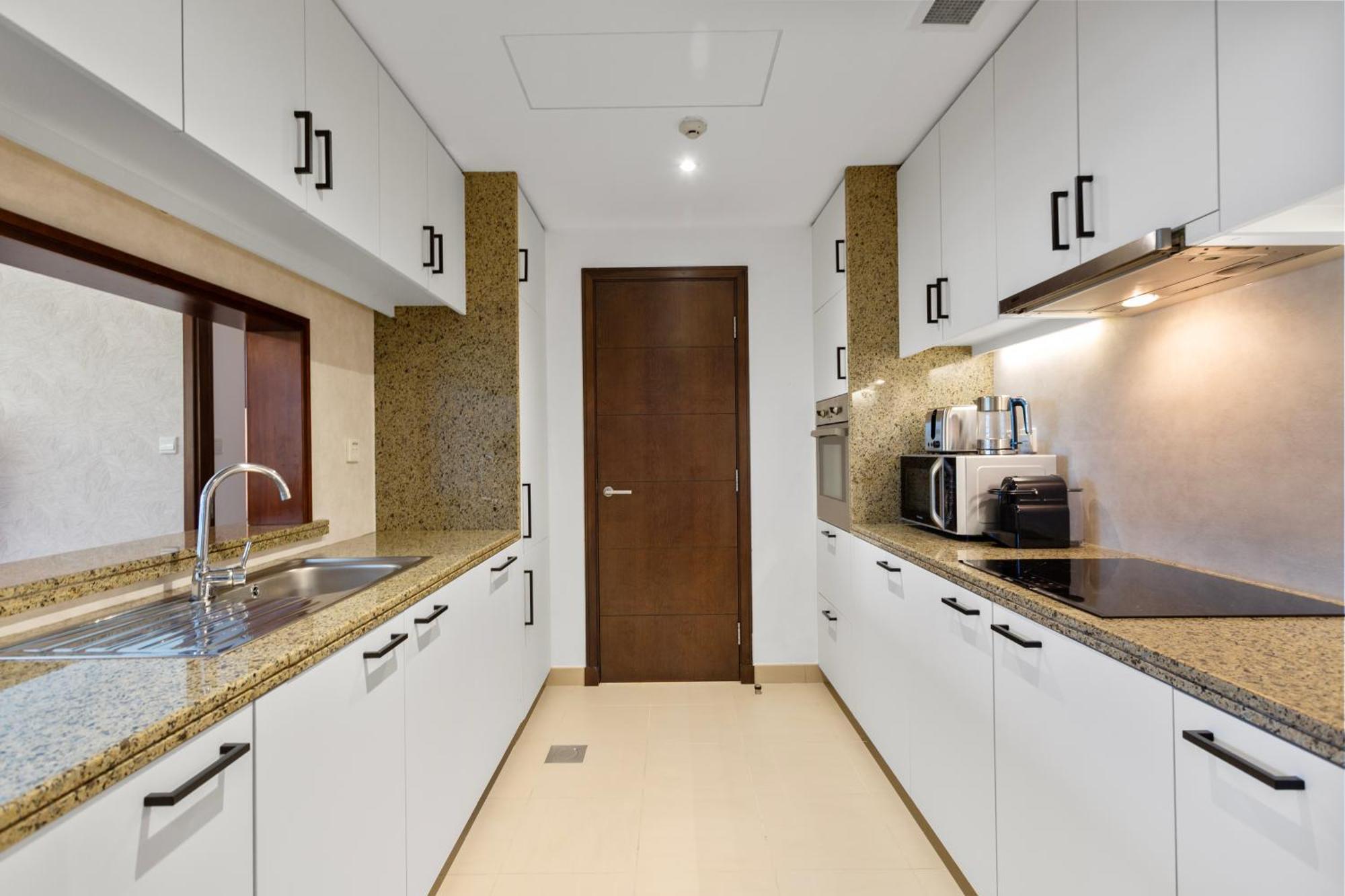 Exceptional 1-bedroom With Pool View In Downtown Apartment Dubai