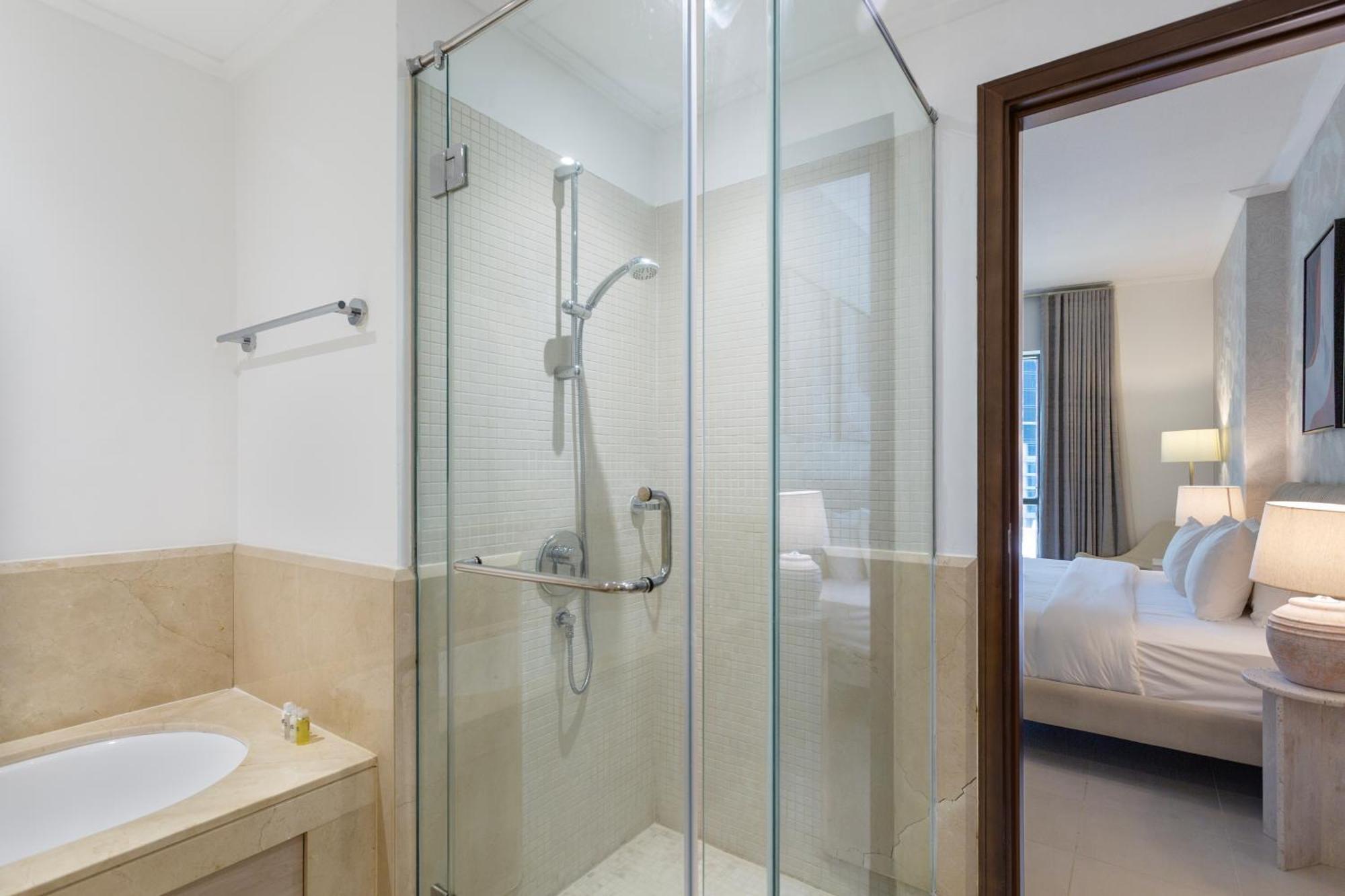 Exceptional 1-bedroom With Pool View In Downtown Apartment *