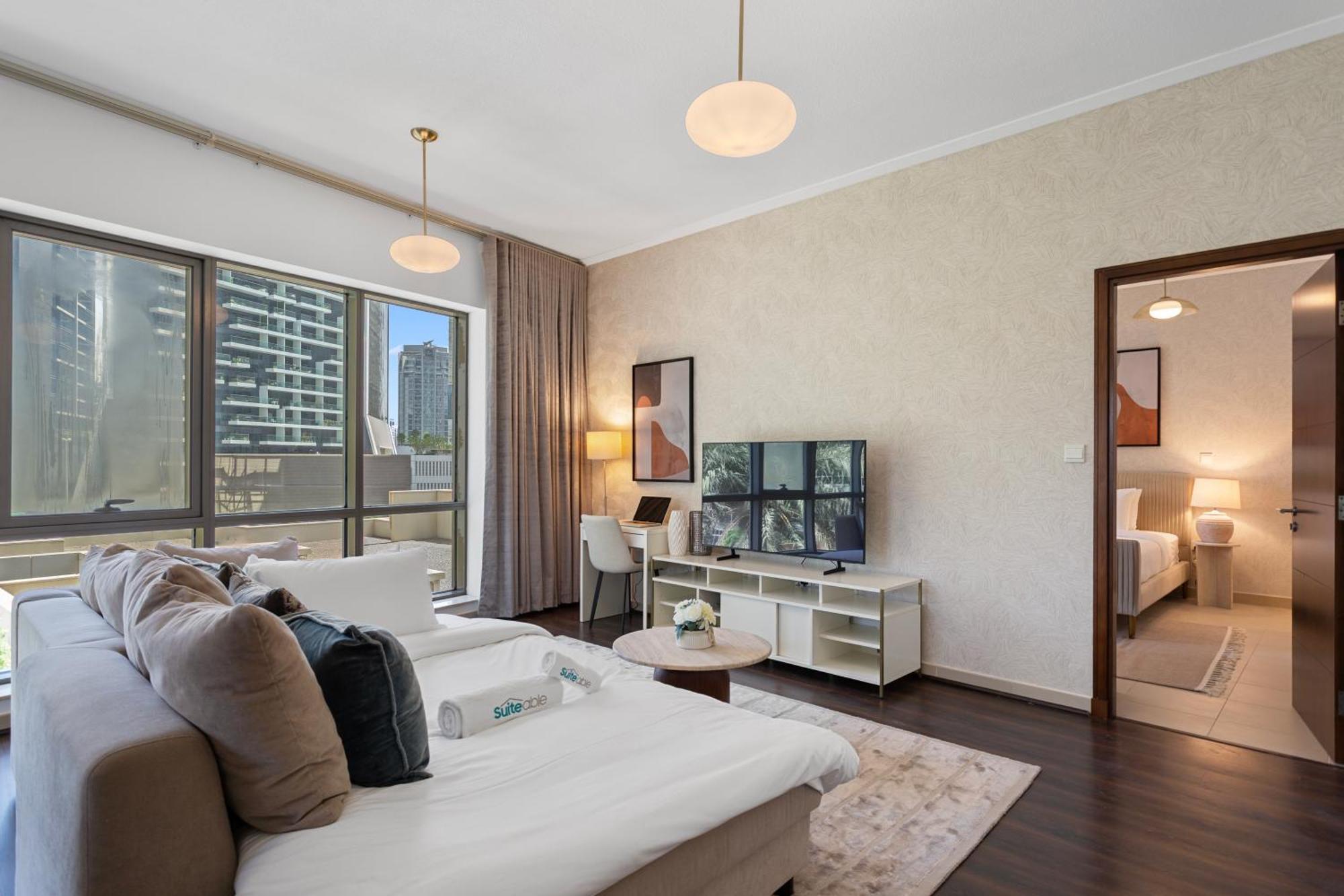 Exceptional 1-bedroom With Pool View In Downtown *
